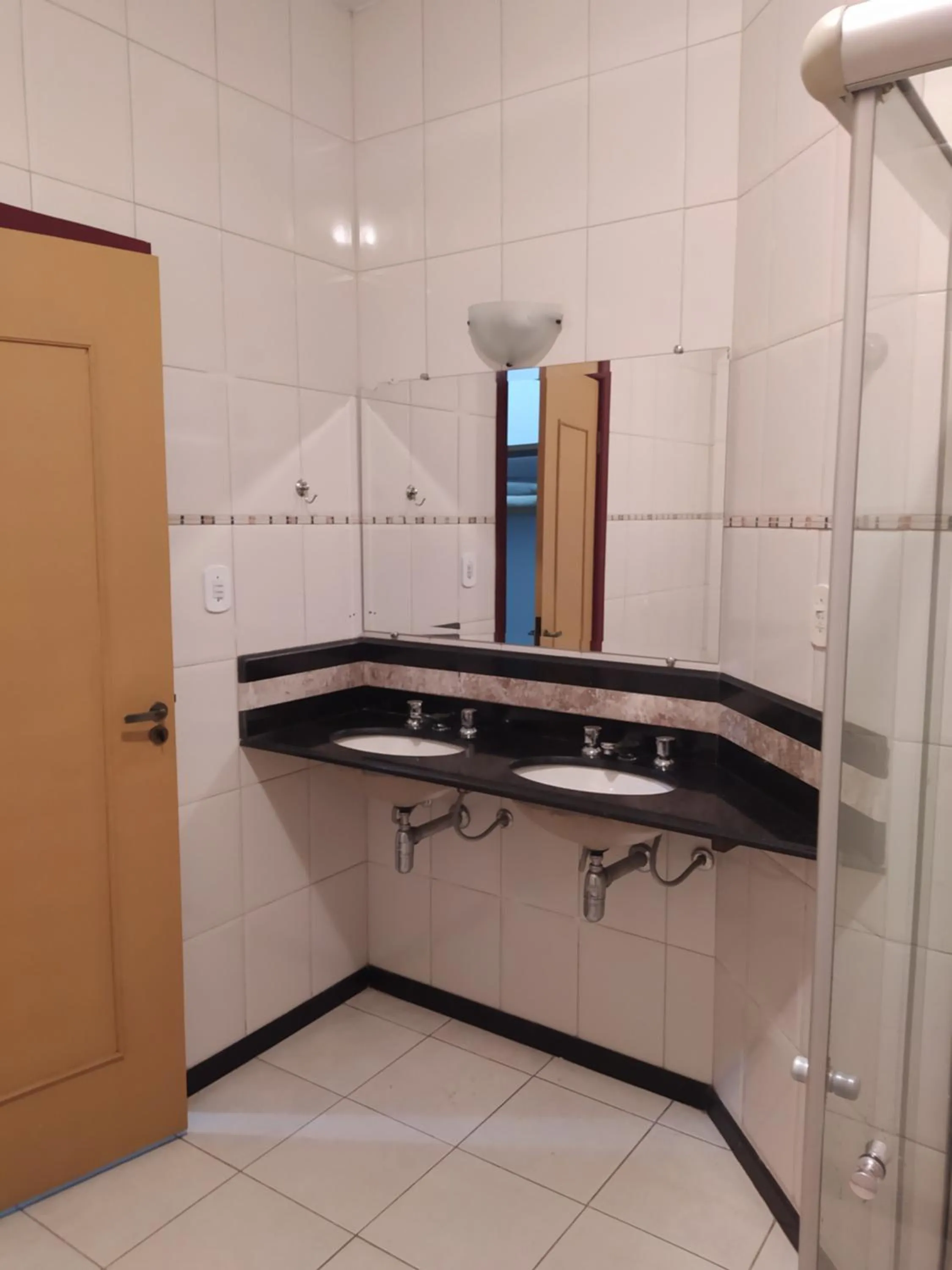 Bathroom in Trilhas de Minas Hostel Camping