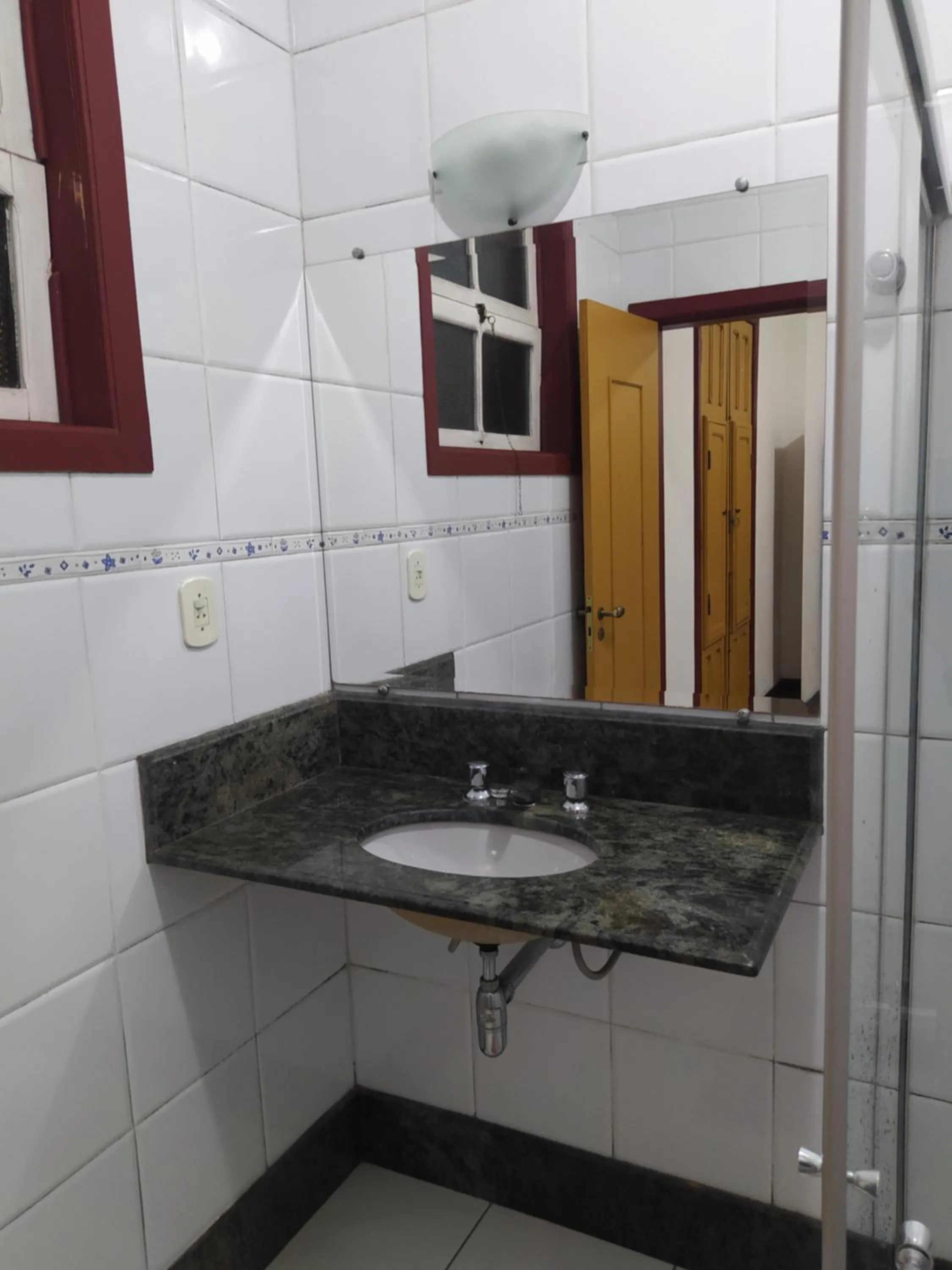 Bathroom in Trilhas de Minas Hostel Camping