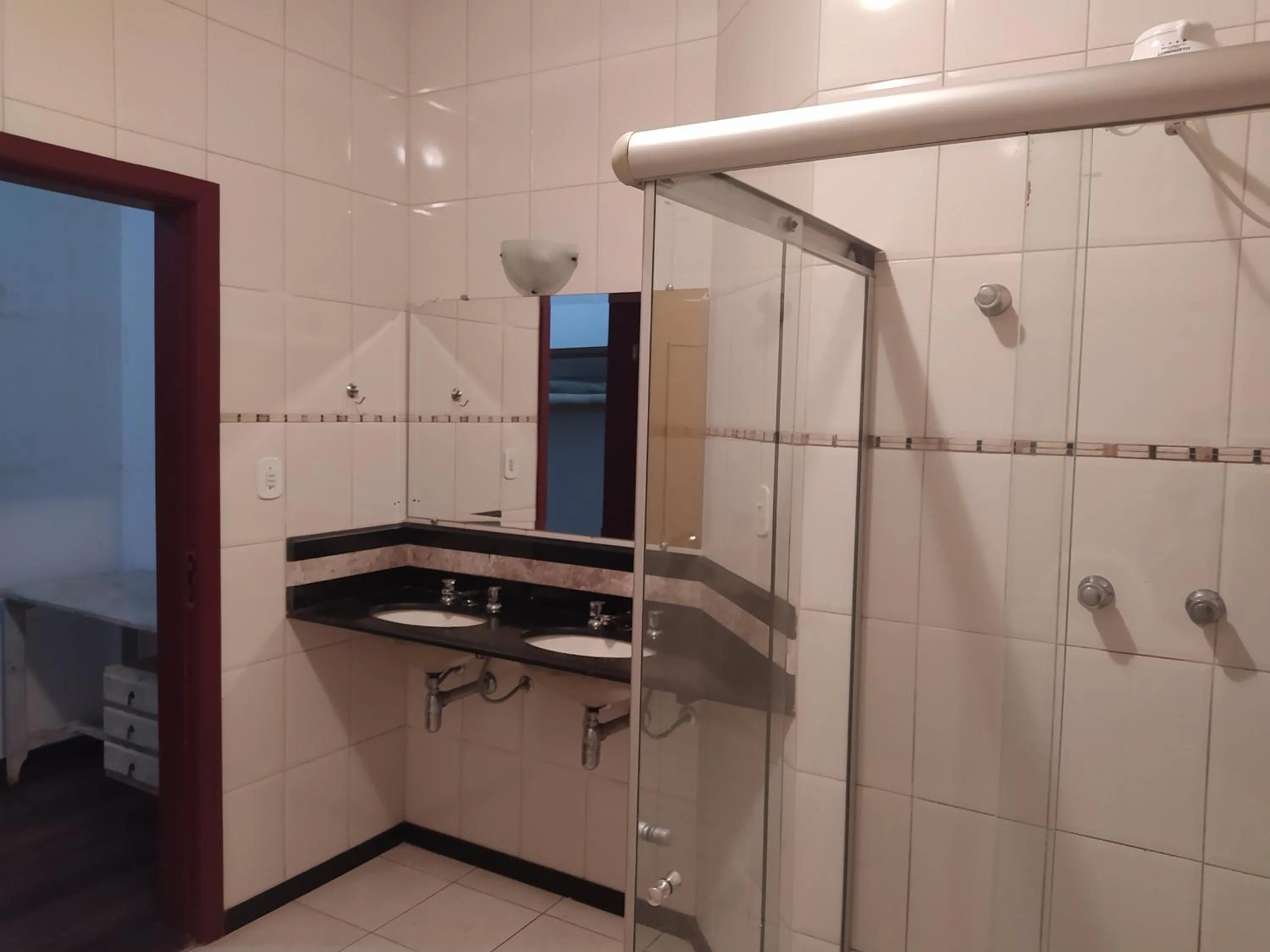 Bathroom in Trilhas de Minas Hostel Camping