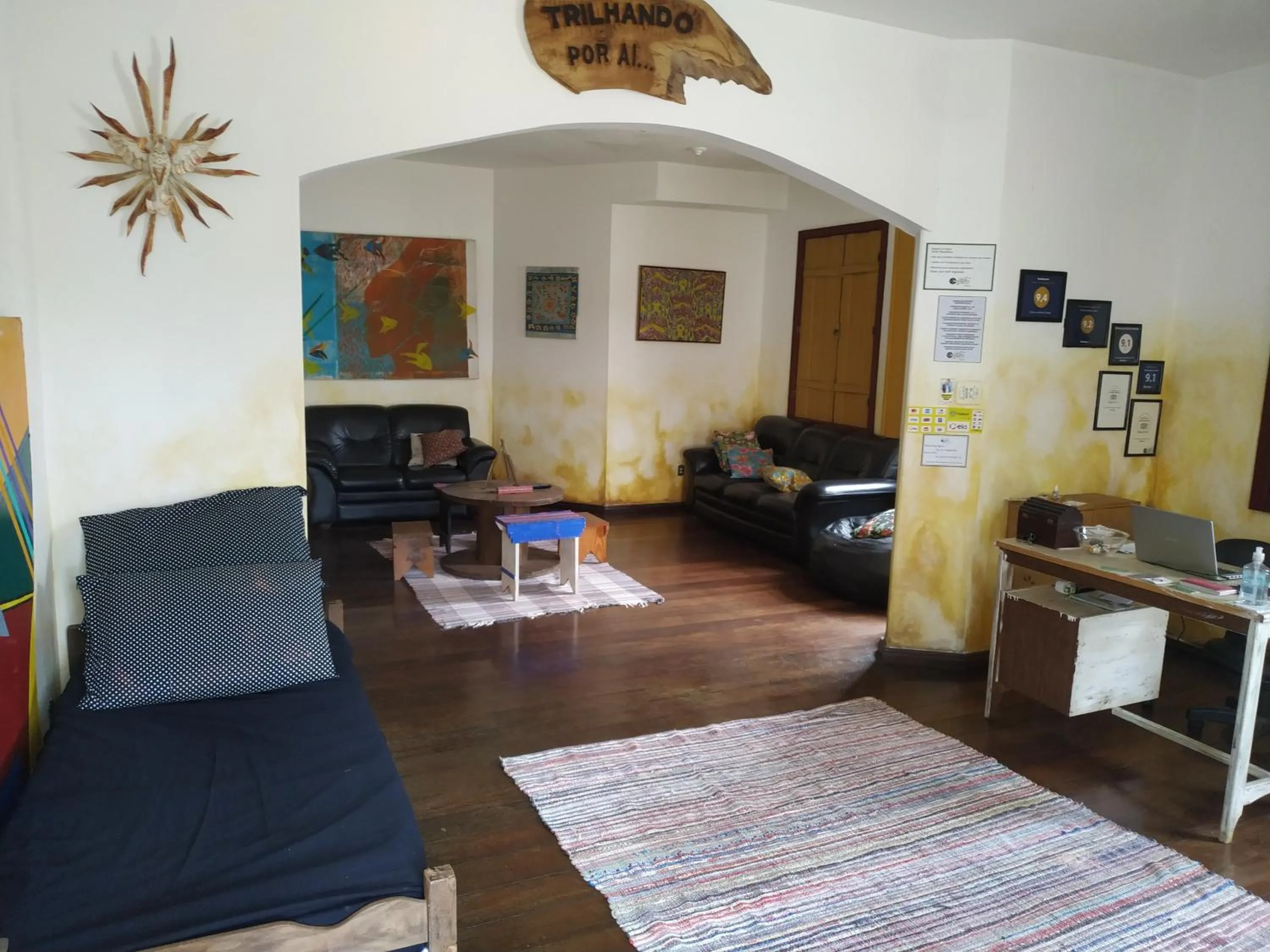 Communal lounge/ TV room in Trilhas de Minas Hostel Camping