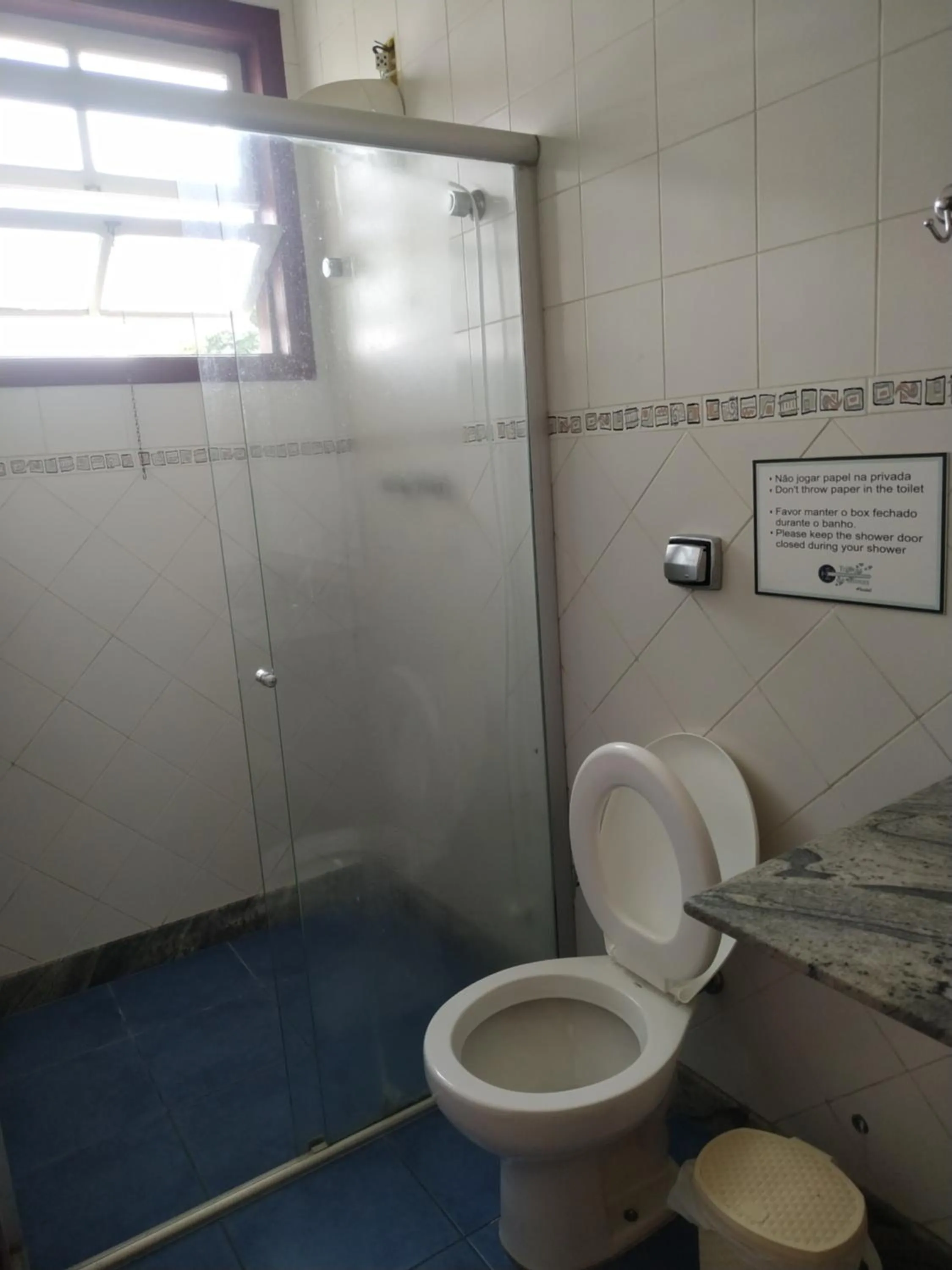 Shower in Trilhas de Minas Hostel Camping