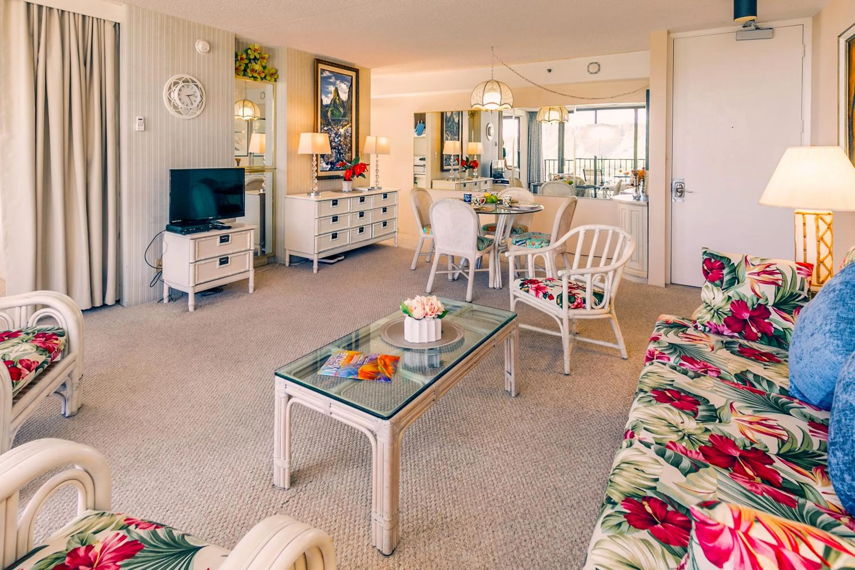 TV and multimedia in Fabulous Diamond Head & Ocean View Condo with Free Parking