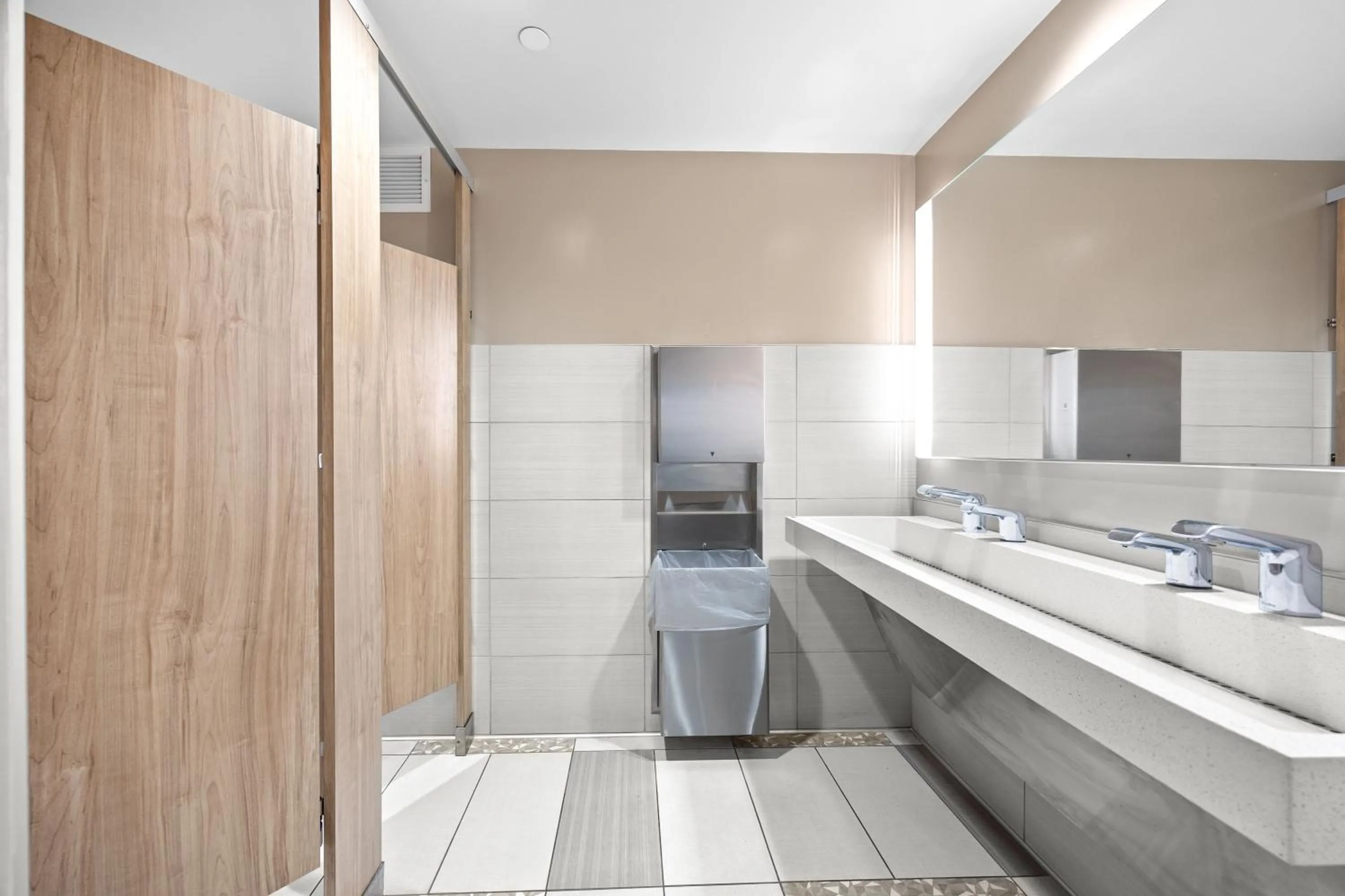 Bathroom in Fabulous Diamond Head & Ocean View Condo with Free Parking