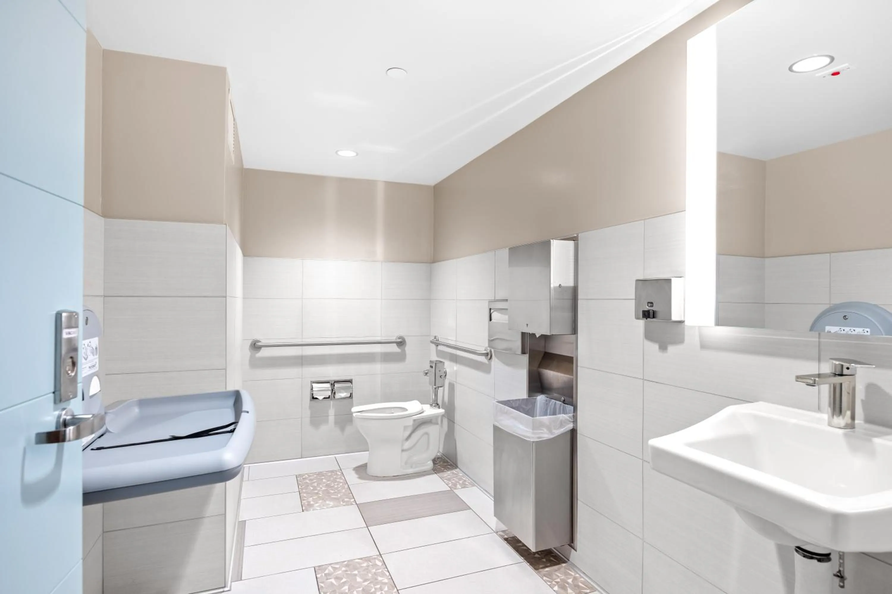 Bathroom in Fabulous Diamond Head & Ocean View Condo with Free Parking