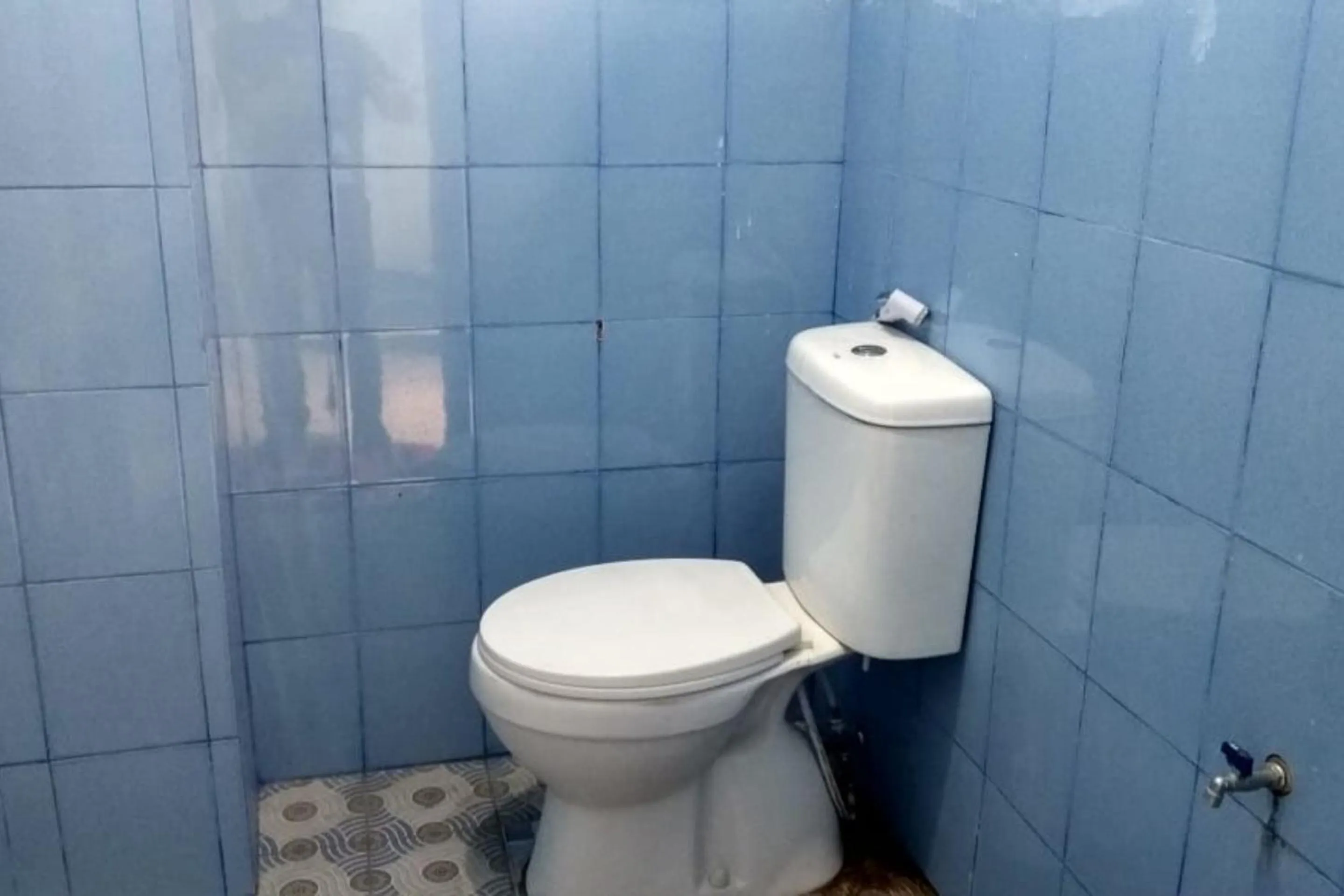 Bathroom in Hotel O Homestay 47 Latanete Near Living Plaza