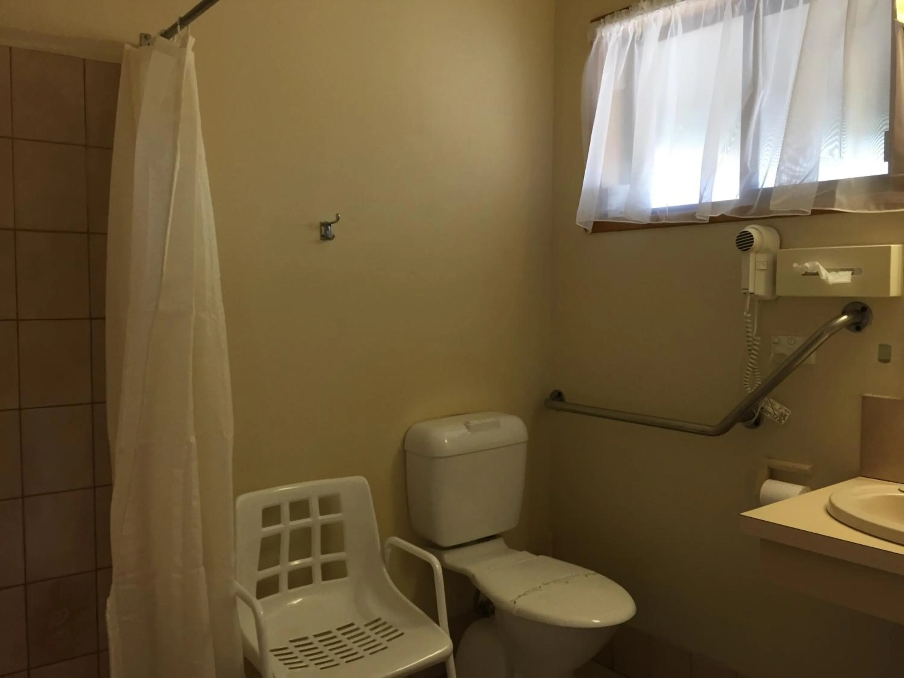 Bathroom in The Finley Palm Motor Inn