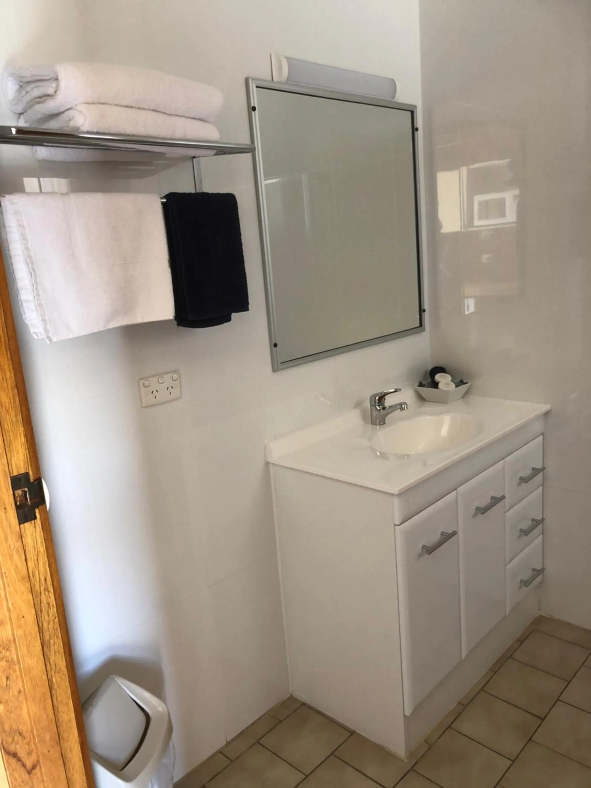 Bathroom in The Finley Palm Motor Inn