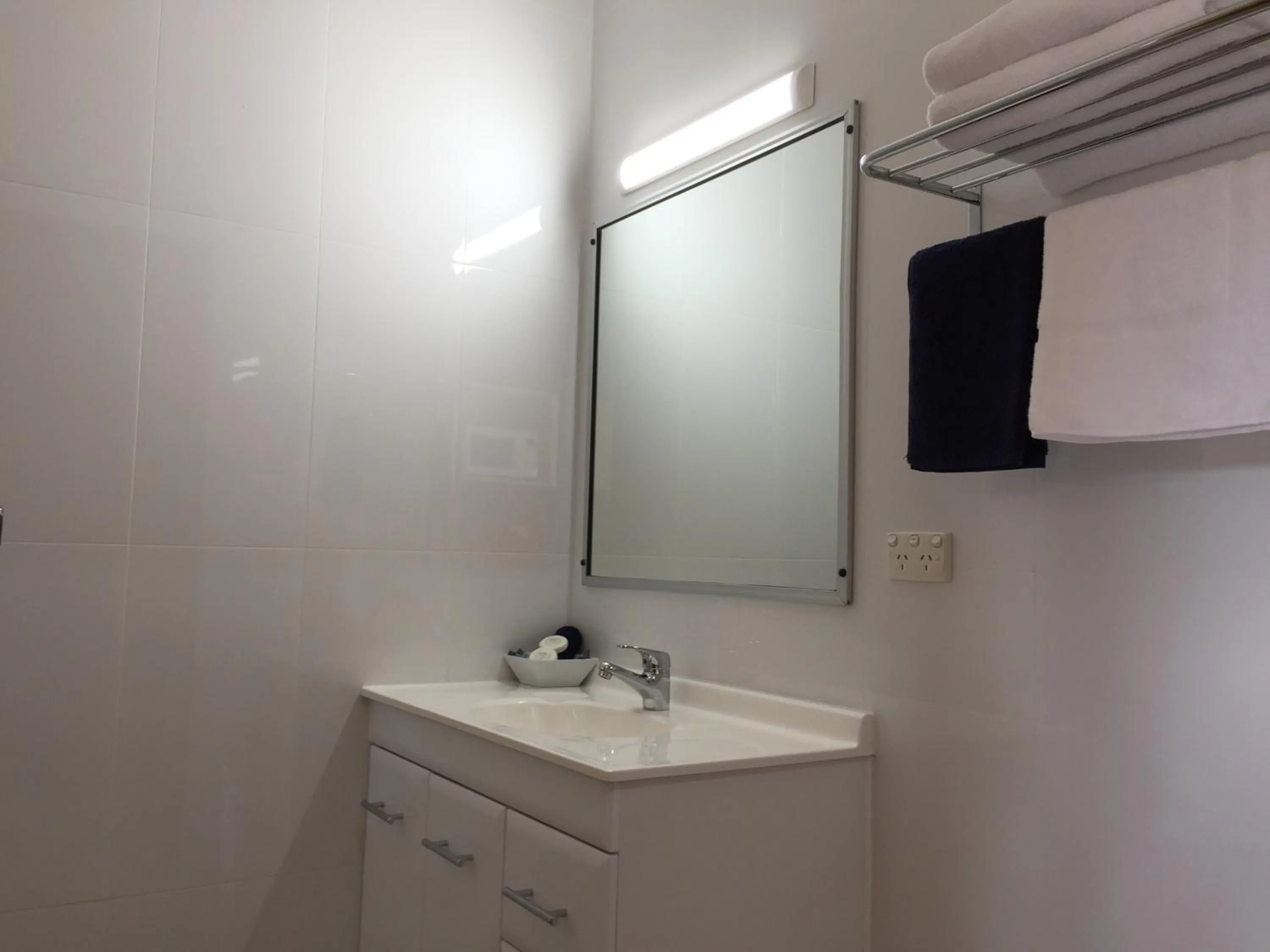 Bathroom in The Finley Palm Motor Inn