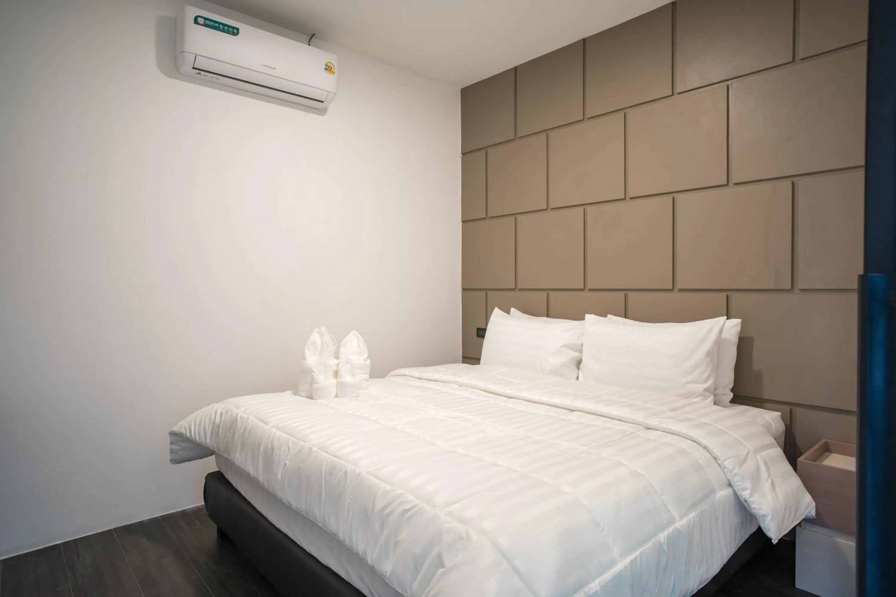 Bed in Pine Bungalow Krabi