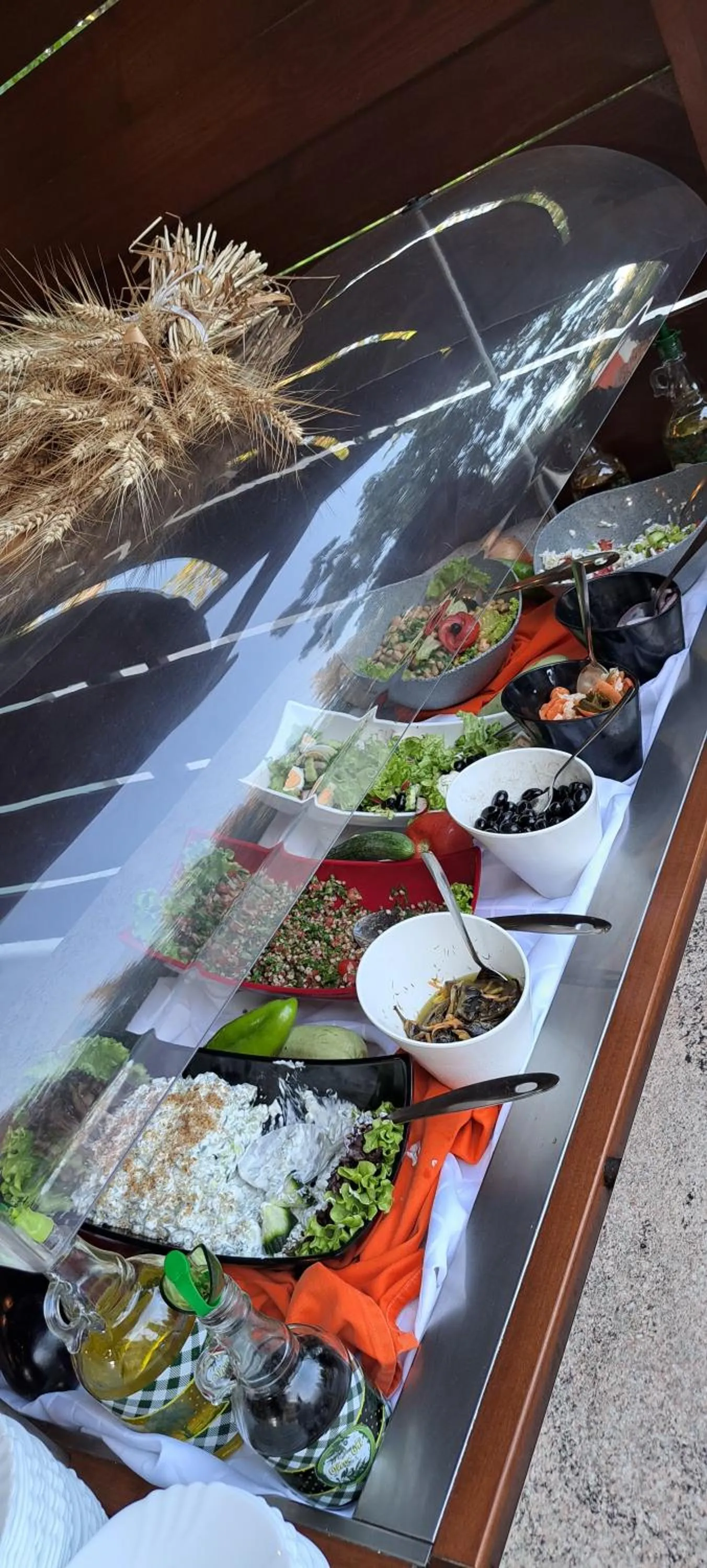 Restaurant/places to eat in Hotel Exotica