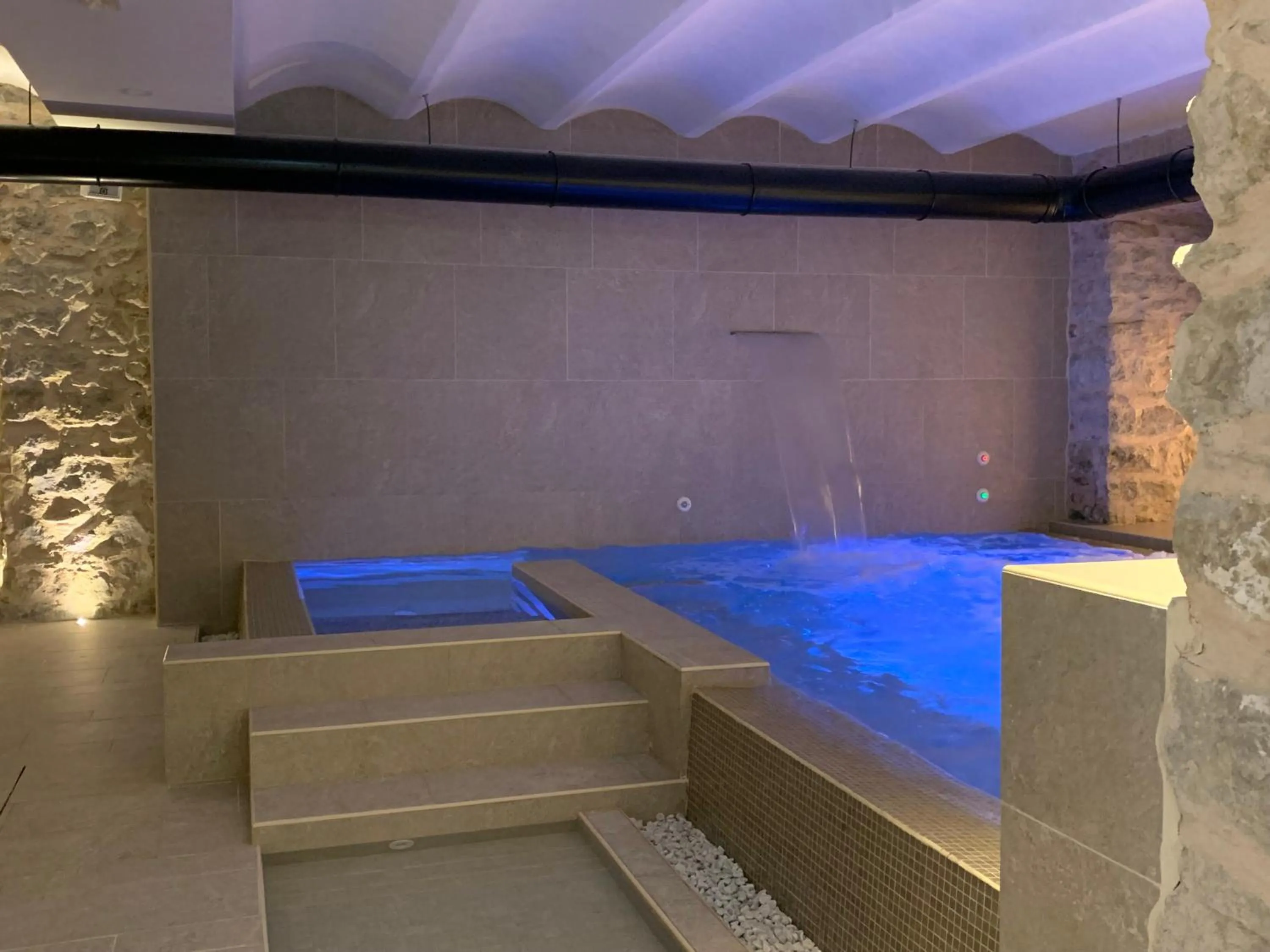 Swimming pool in Spa & Wellness by Des Anglais " Accesso SPA compreso"
