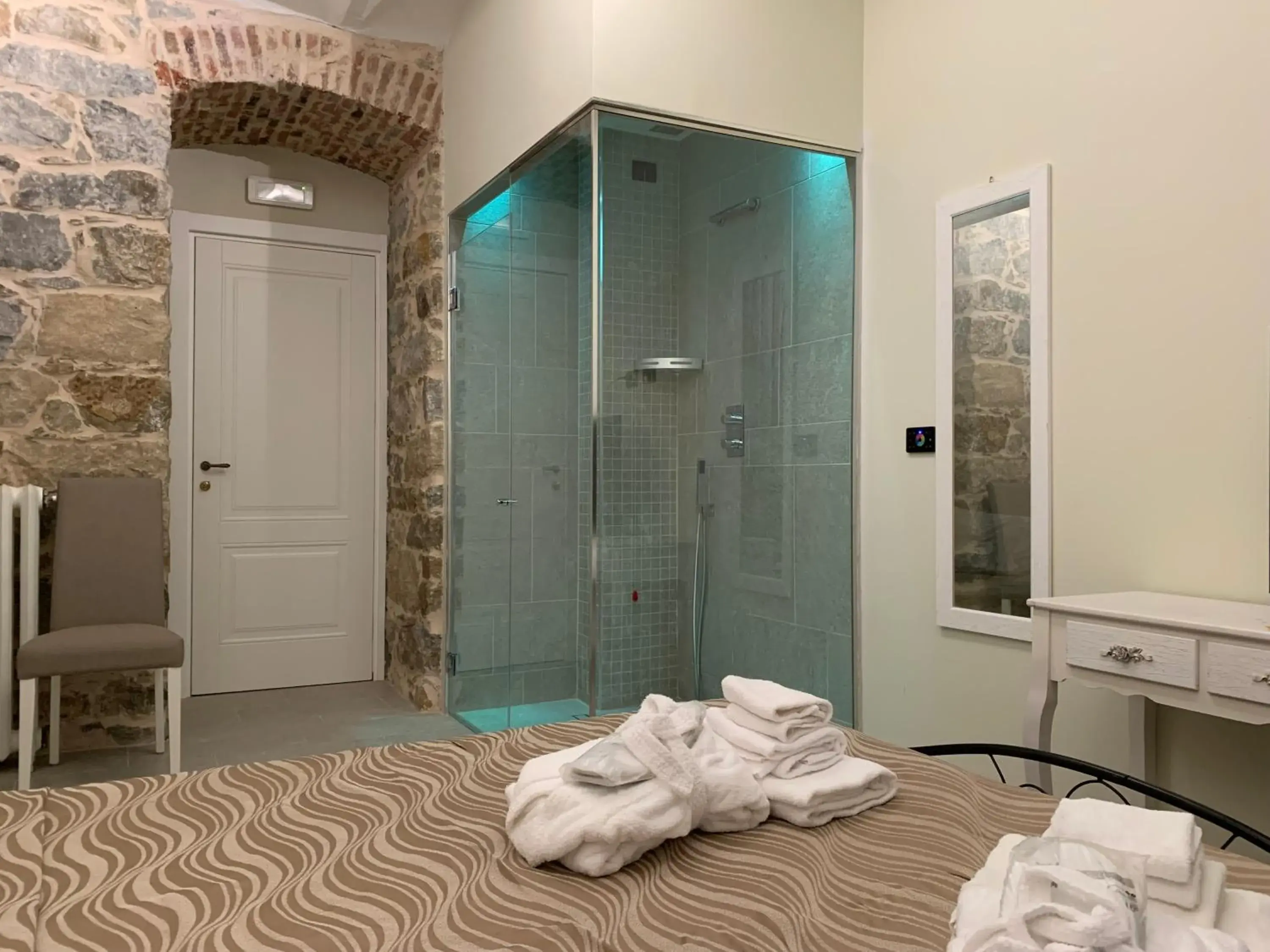 Double Room in Spa & Wellness by Des Anglais " Accesso SPA compreso" Double Room in Spa & Wellness by Des Anglais " Accesso SPA compreso"