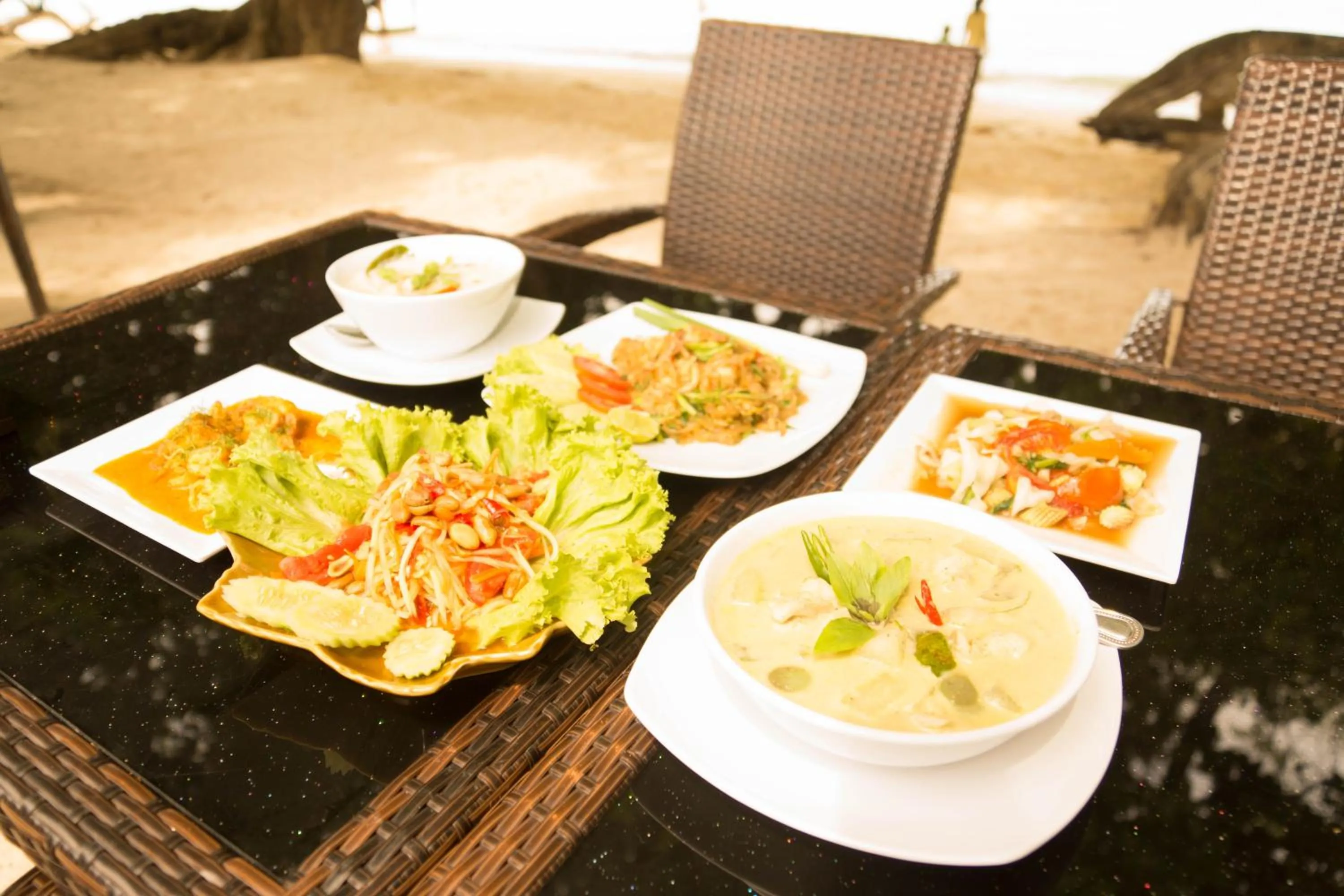 Restaurant/places to eat in The Reef Resort