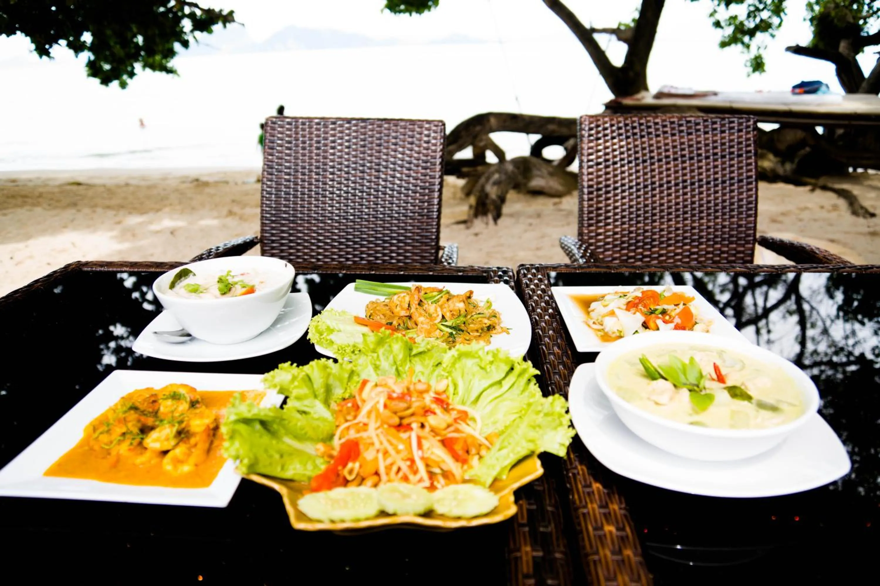 Restaurant/places to eat in The Reef Resort