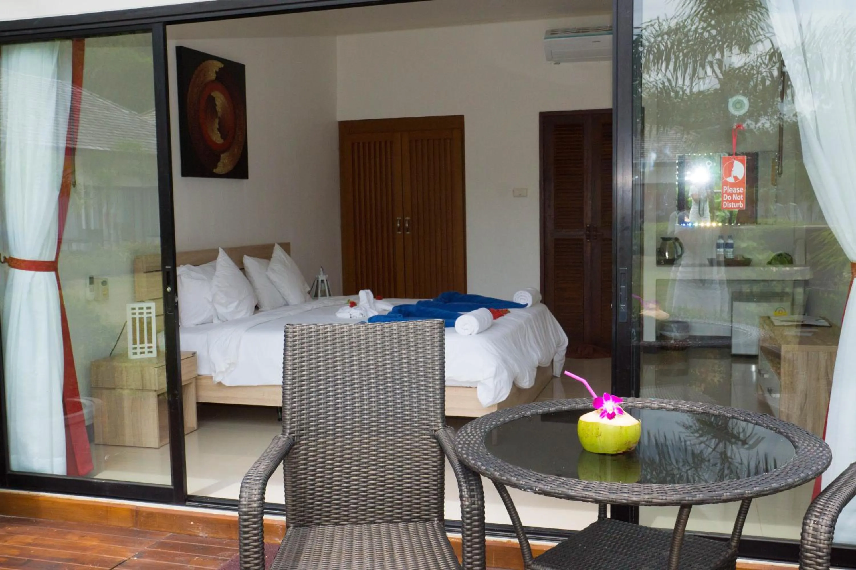Balcony/Terrace, Bed in The Reef Resort