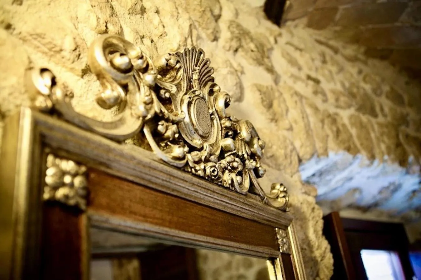 Decorative detail in Torre dei Sogni B&B