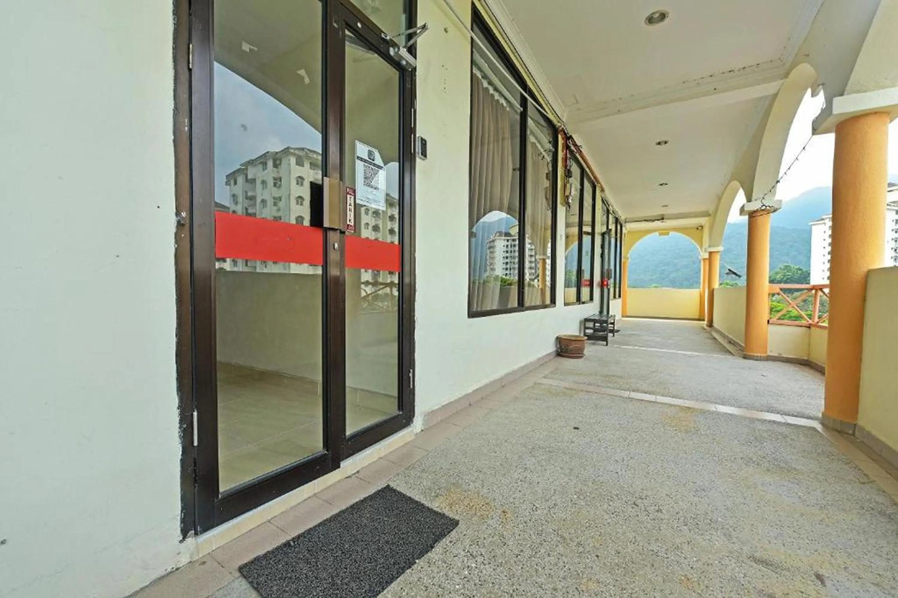 Property building in Feringghi Stay Iinn