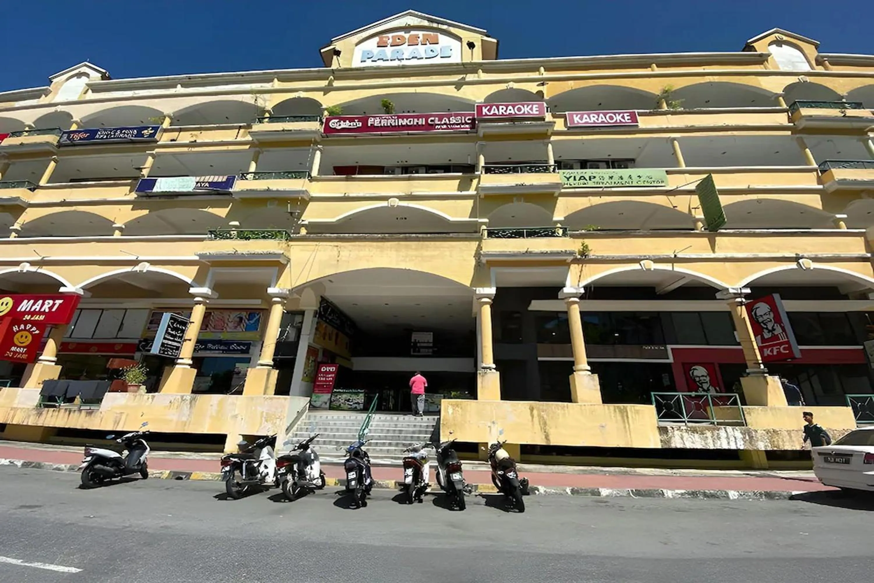 Property building in Feringghi Stay Iinn