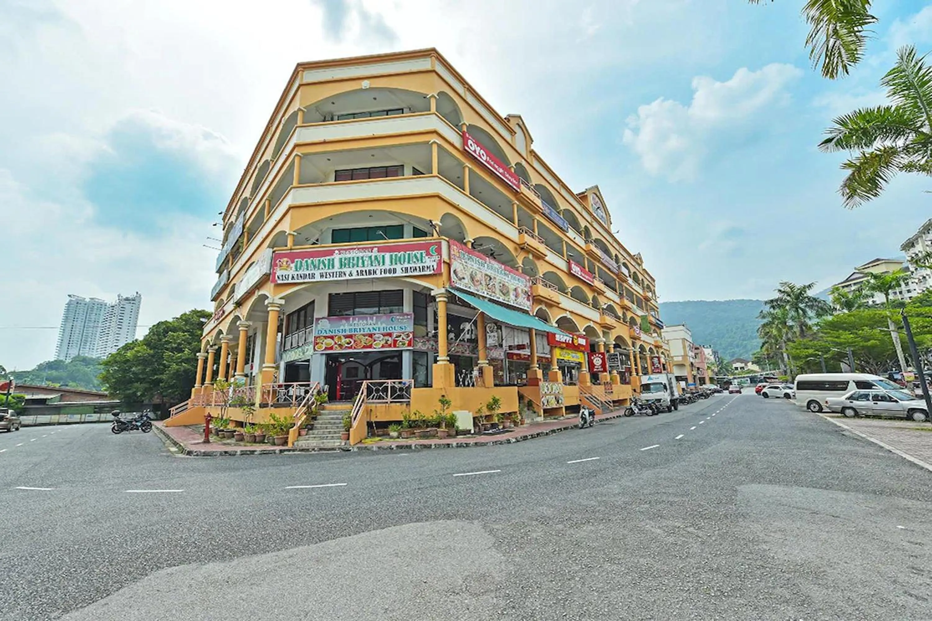 Property building in Feringghi Stay Iinn