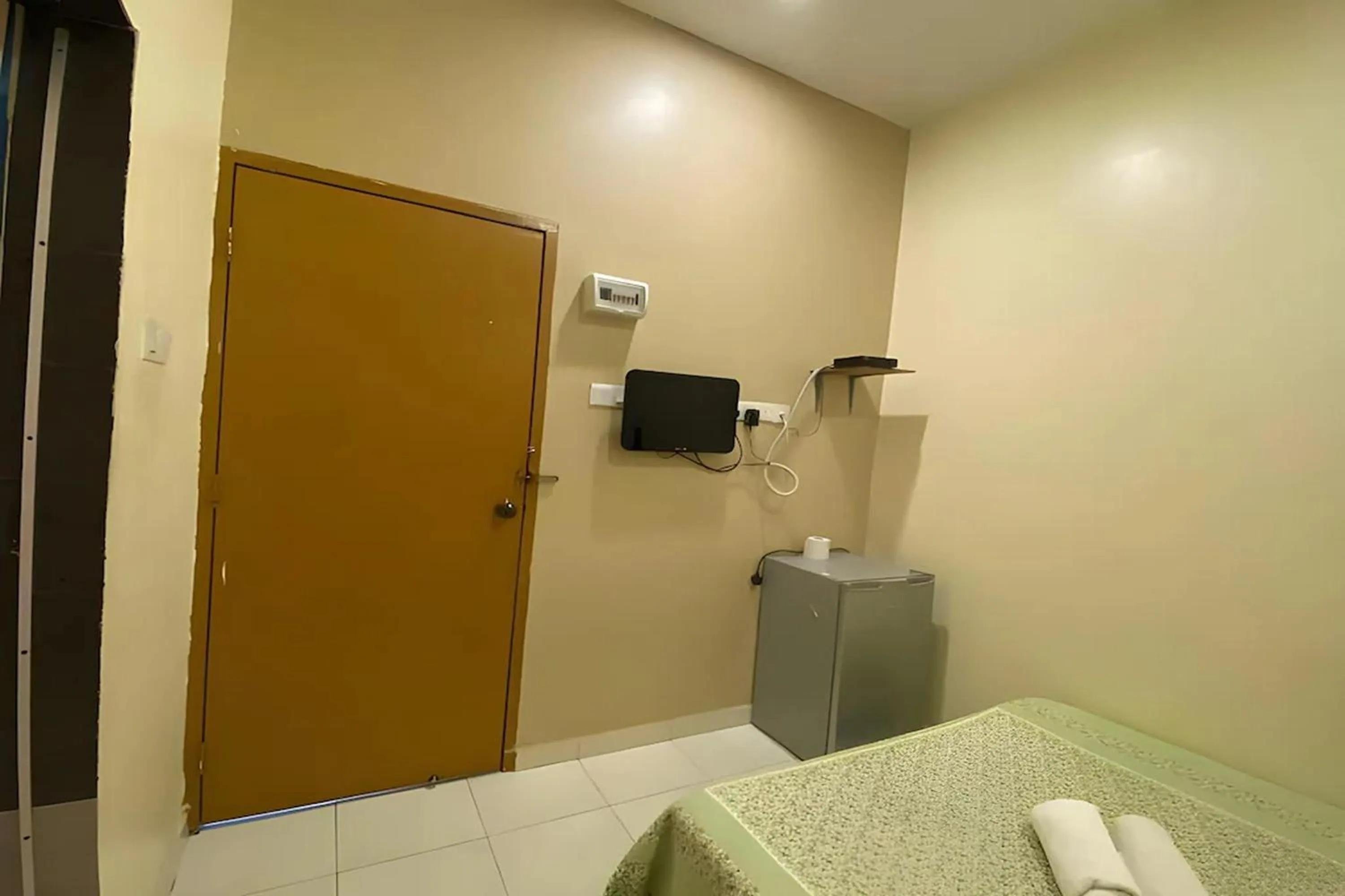 Photo of the whole room, Bed in Feringghi Stay Iinn