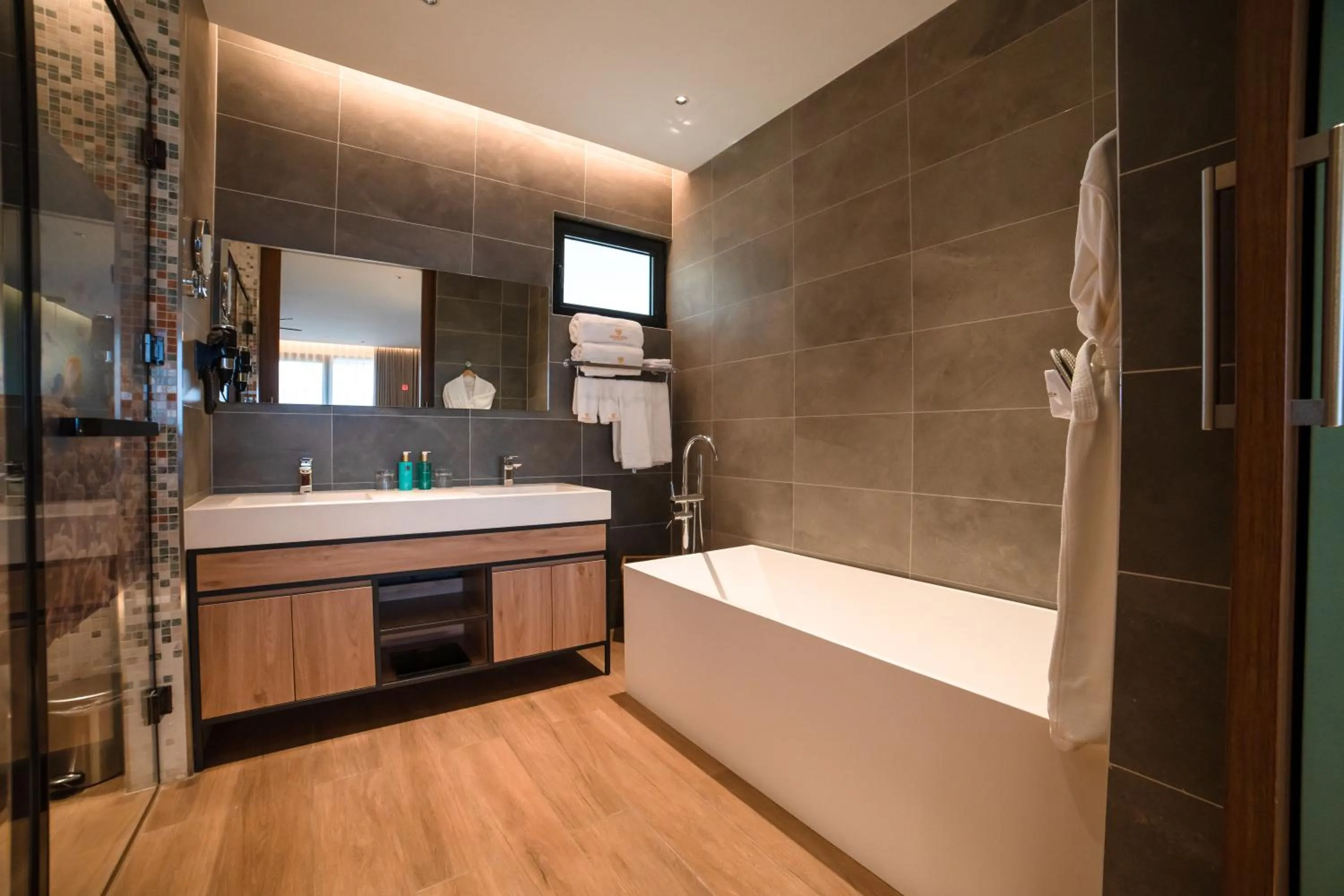 Bathroom in Golden Rock Dive and Nature Resort