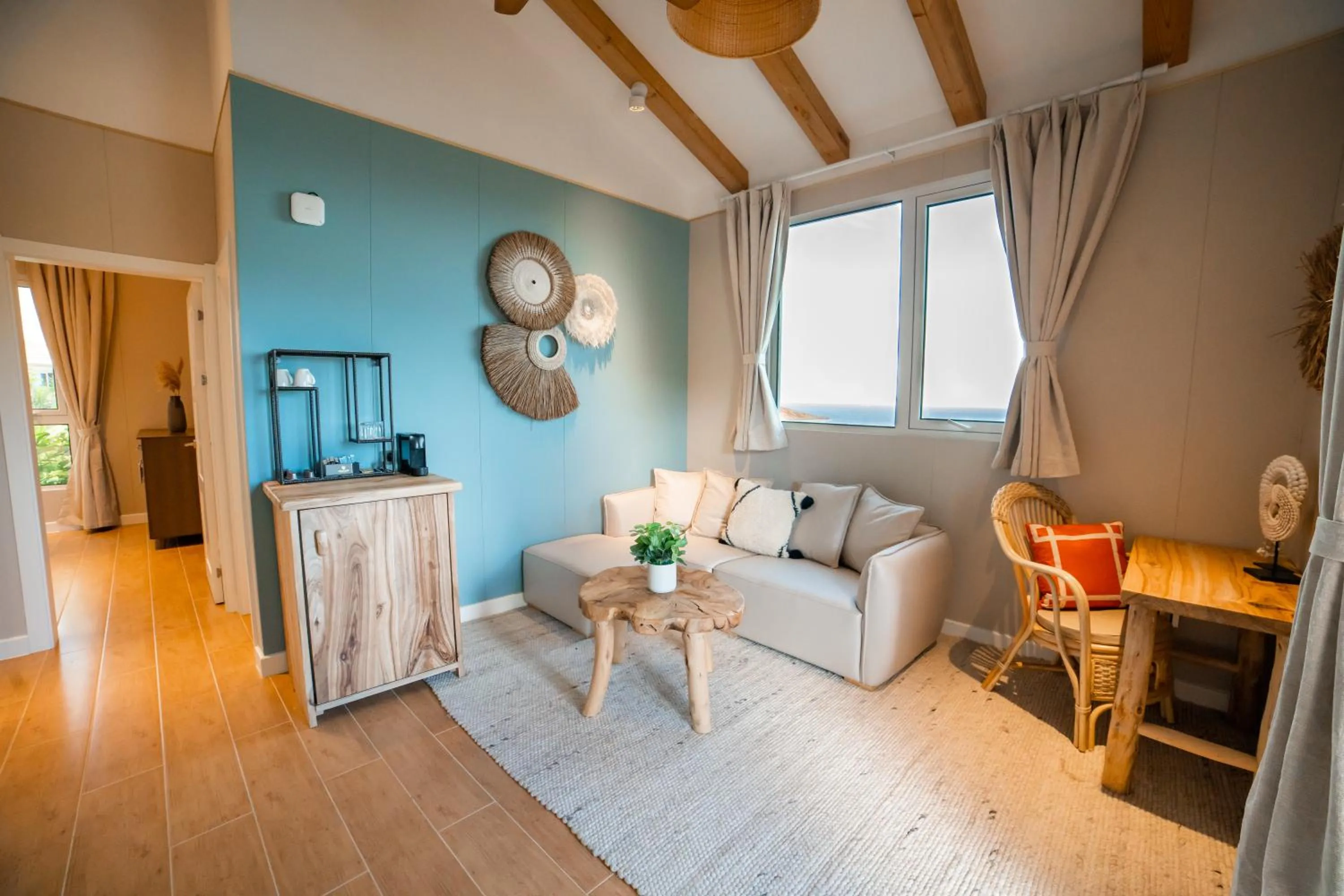 Living room in Golden Rock Dive and Nature Resort