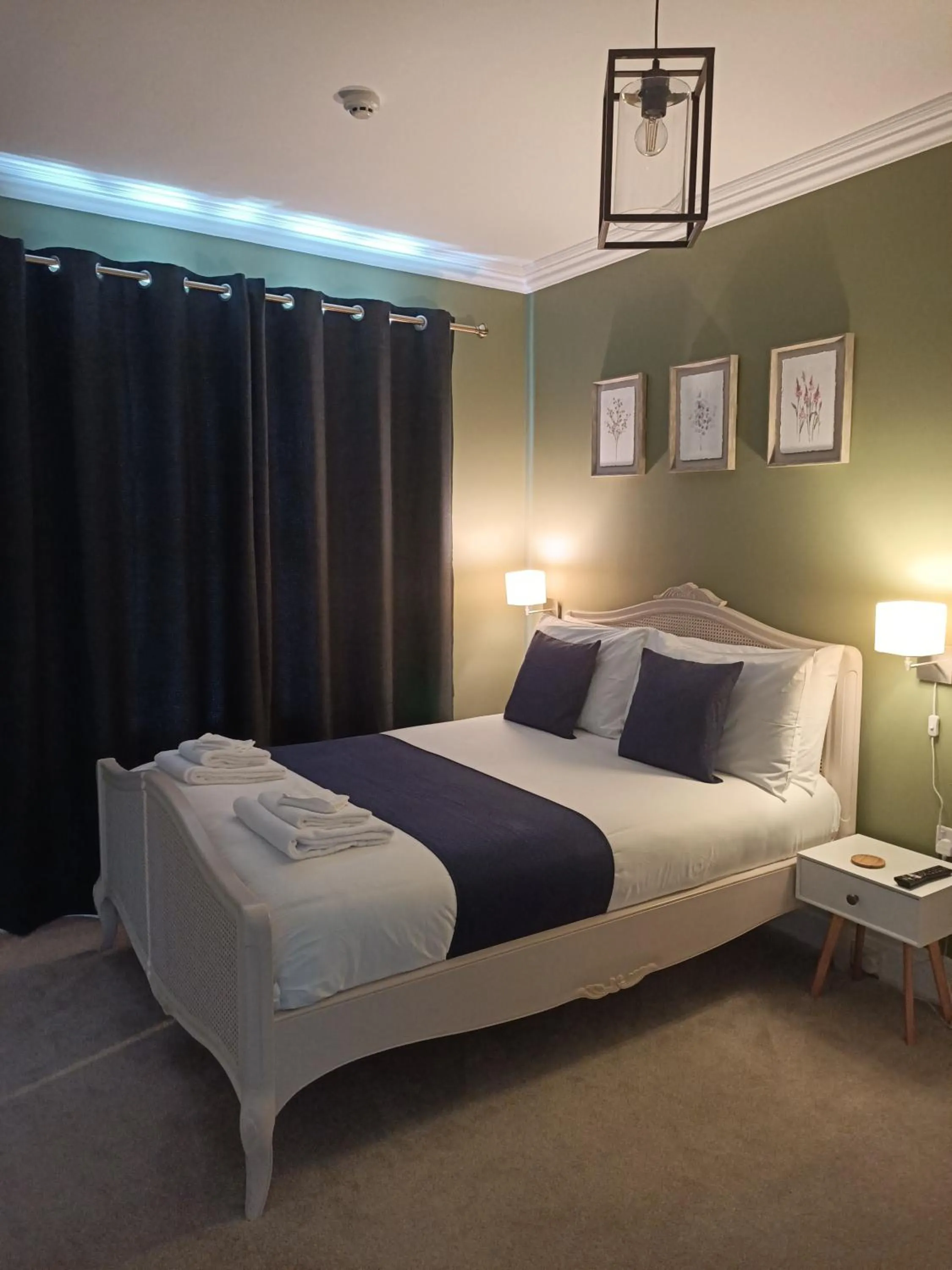 Bedroom, Bed in North Ings