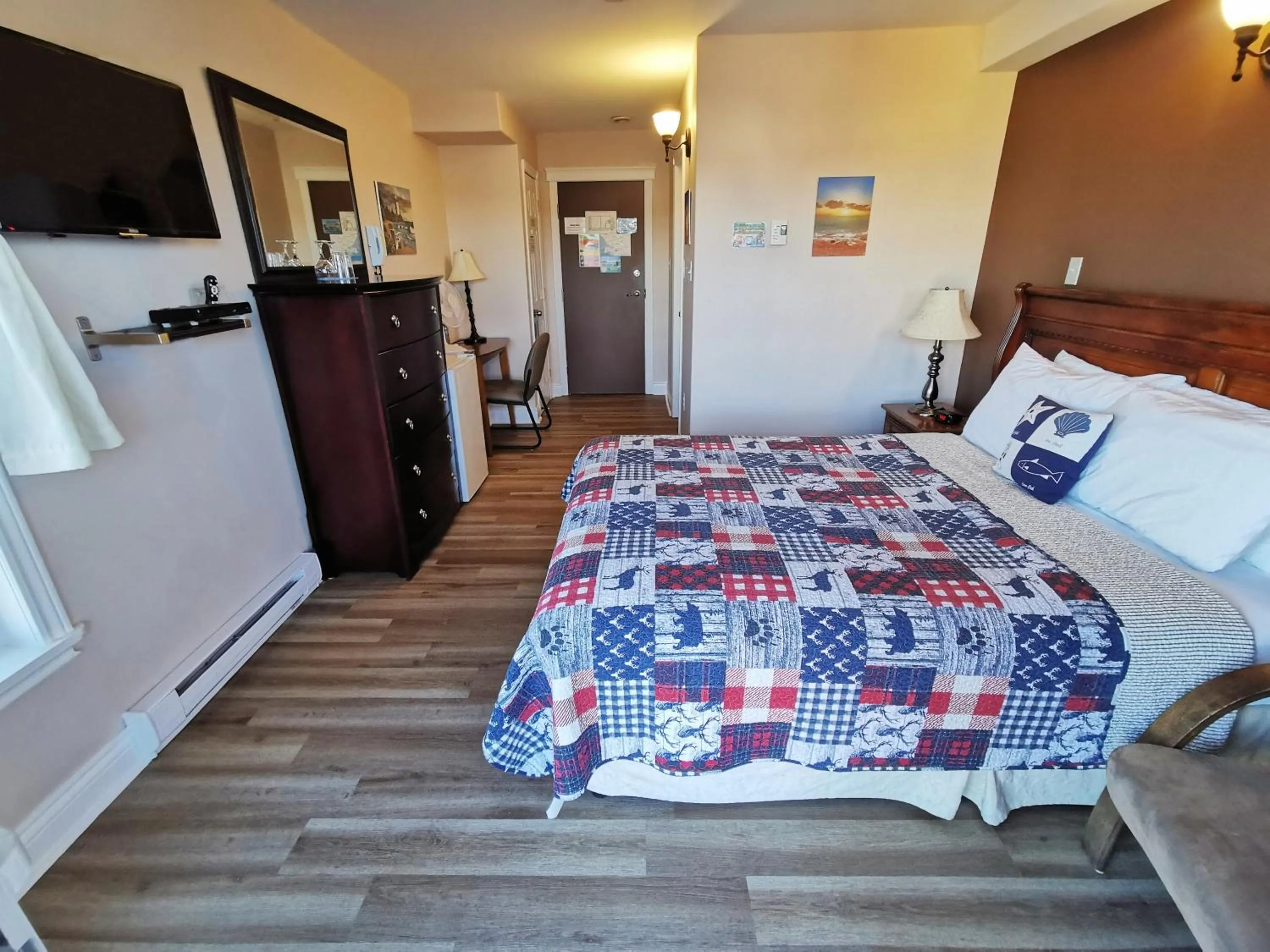 Photo of the whole room, Bed in The Inn at Fisherman's cove