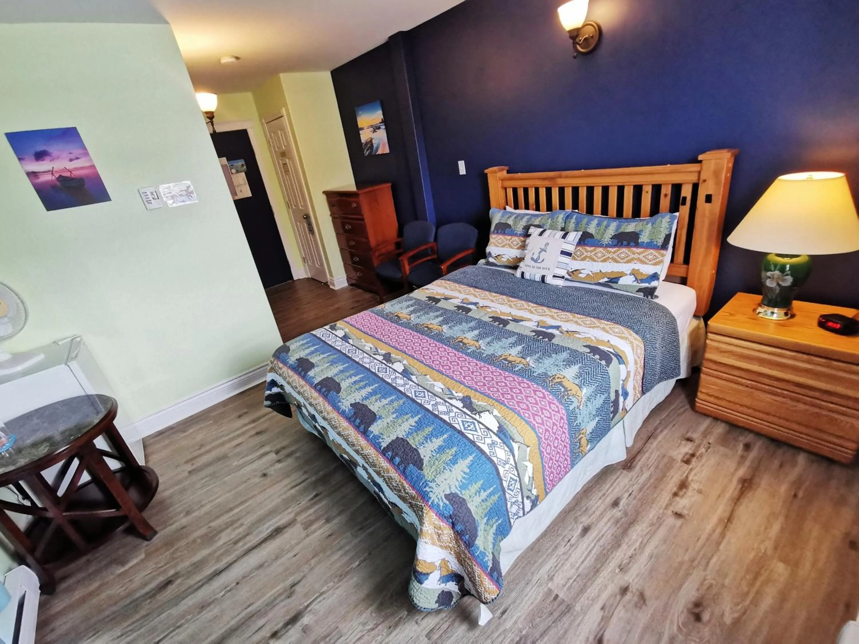 Photo of the whole room, Bed in The Inn at Fisherman's cove