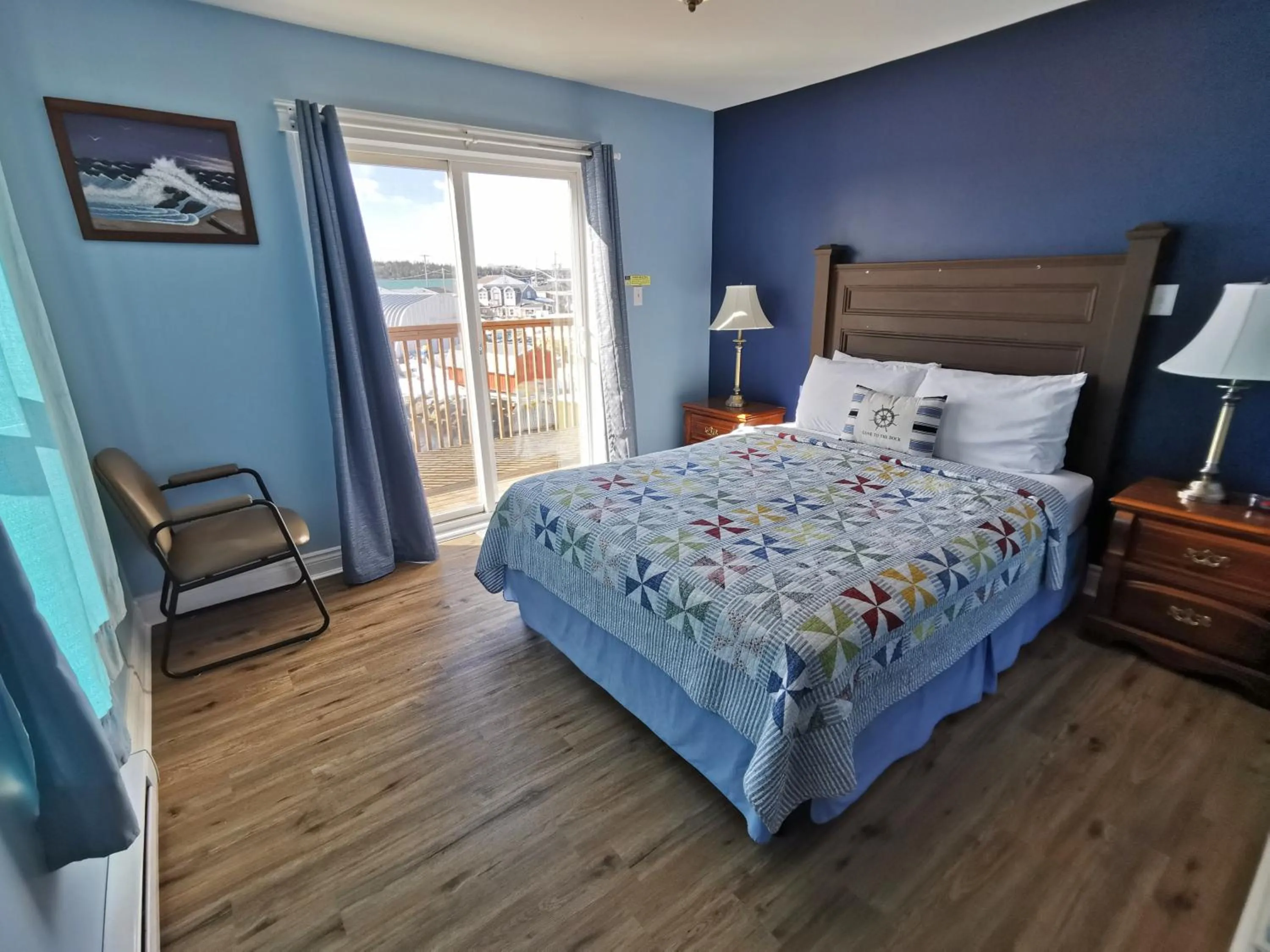 Photo of the whole room, Bed in The Inn at Fisherman's cove