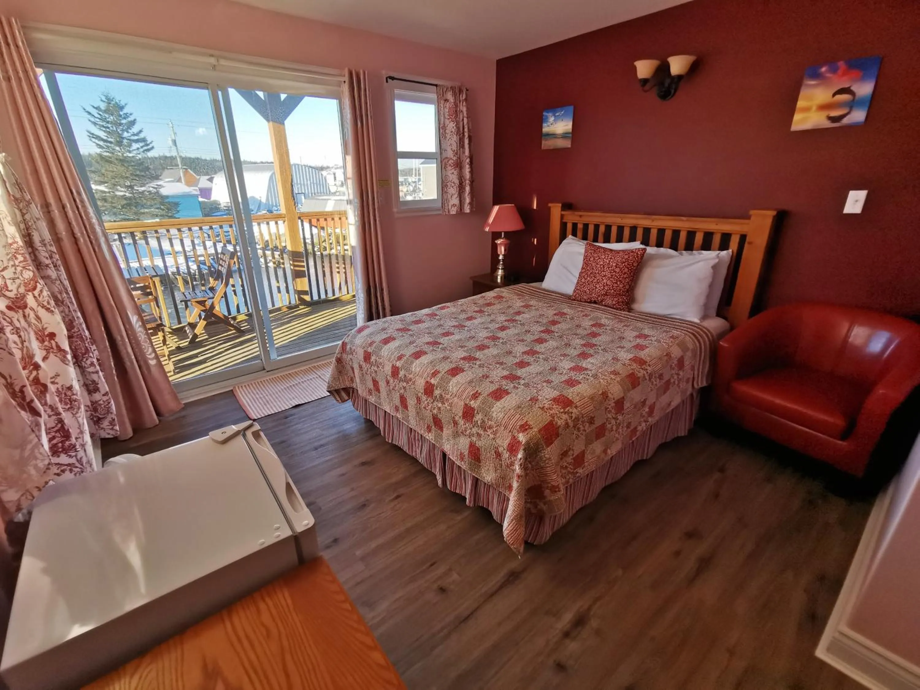 Photo of the whole room, Bed in The Inn at Fisherman's cove