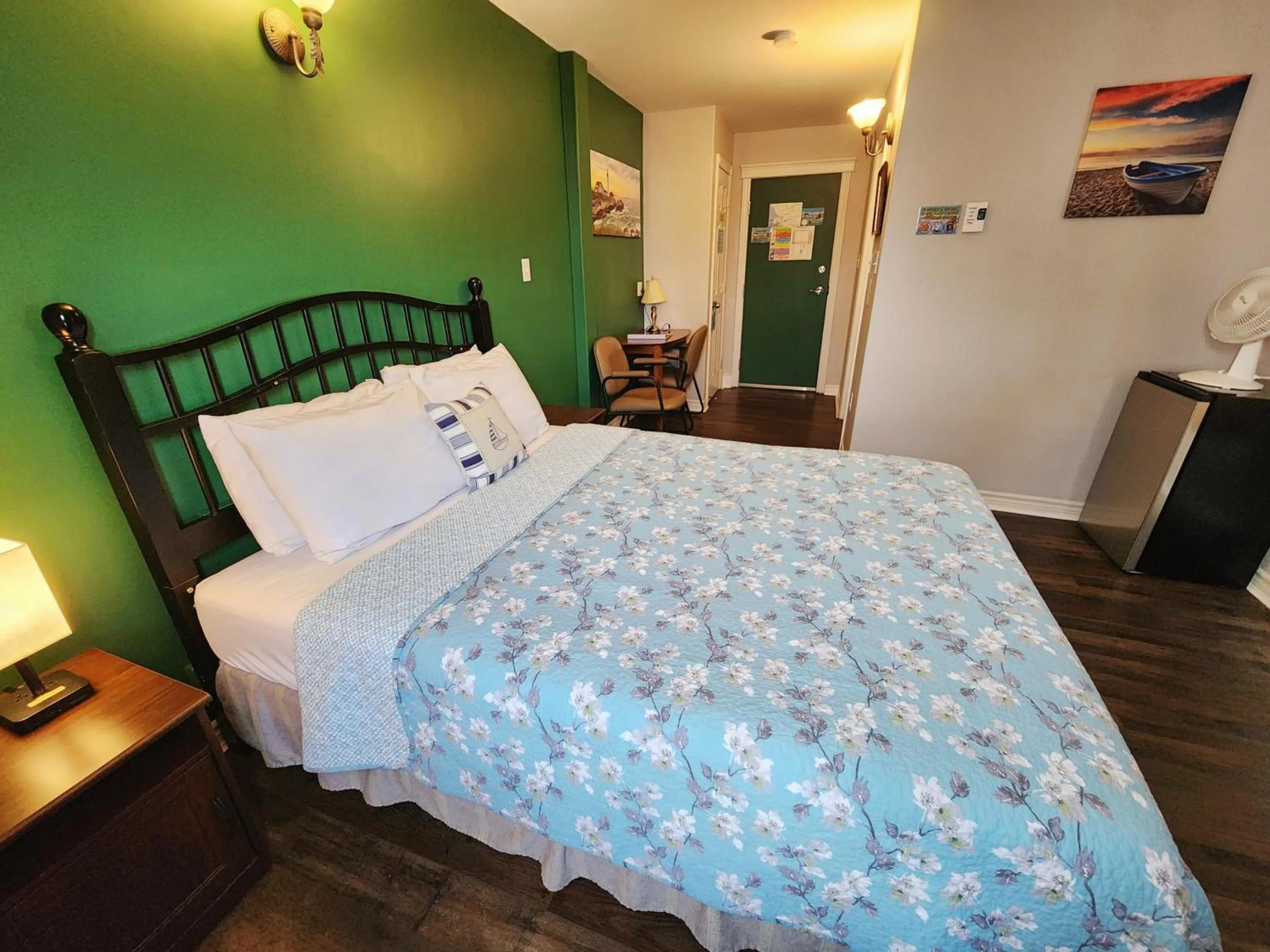 Bedroom, Bed in The Inn at Fisherman's cove