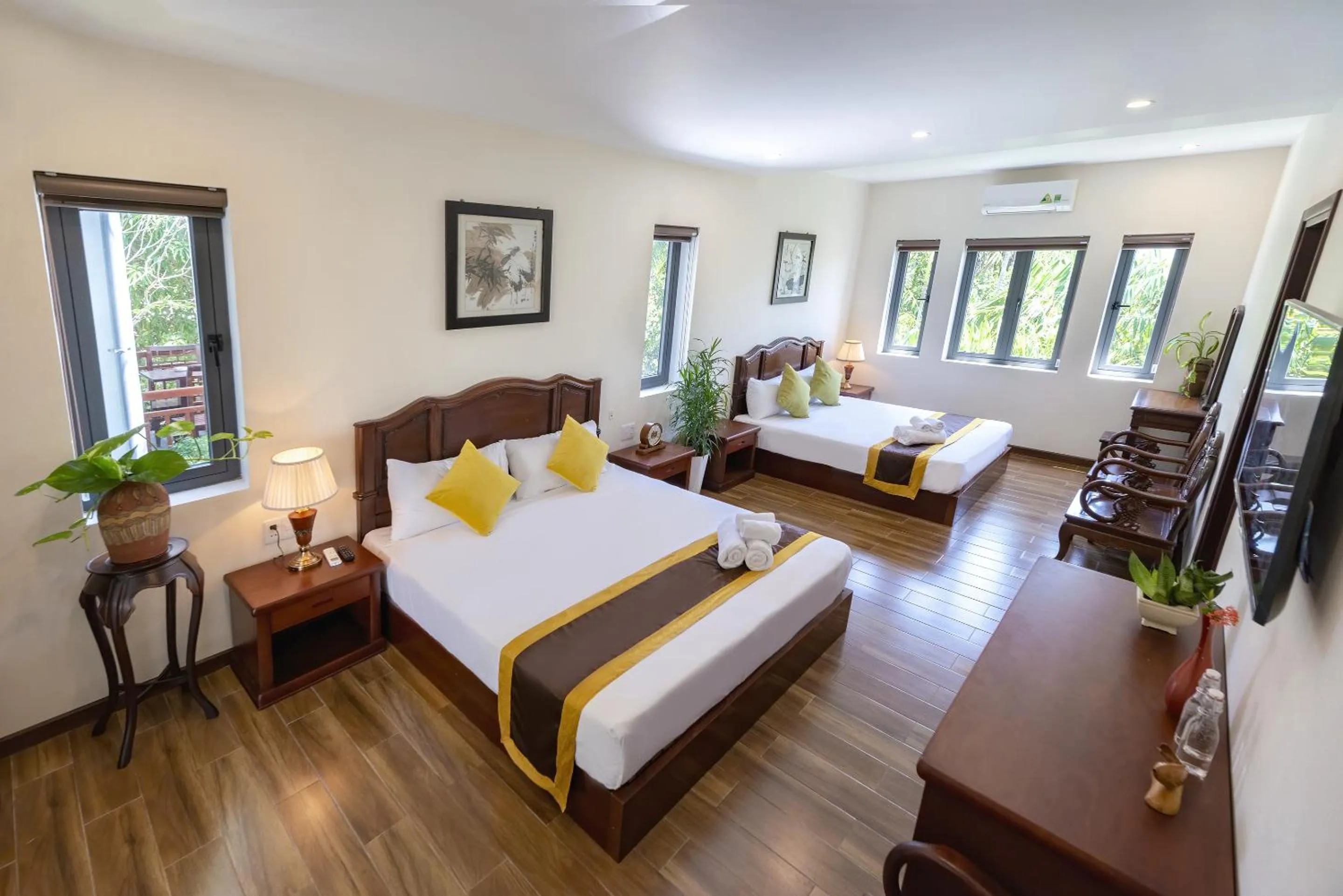 Photo of the whole room, Bed in SHALA BOUTIQUE HOIAN