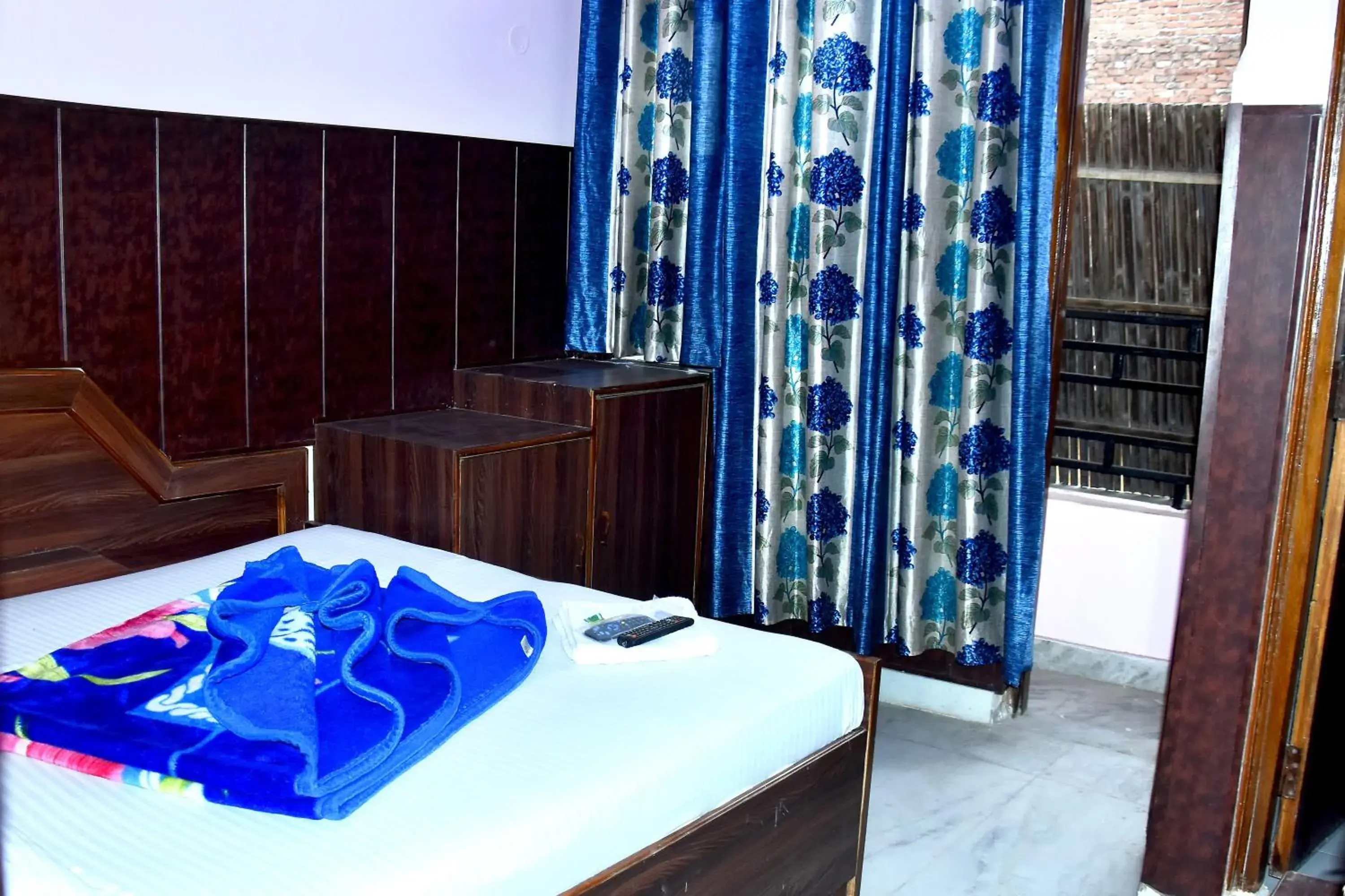 Standard Double Room with Fan in Mother Palace Standard Double Room with Fan in Mother Palace