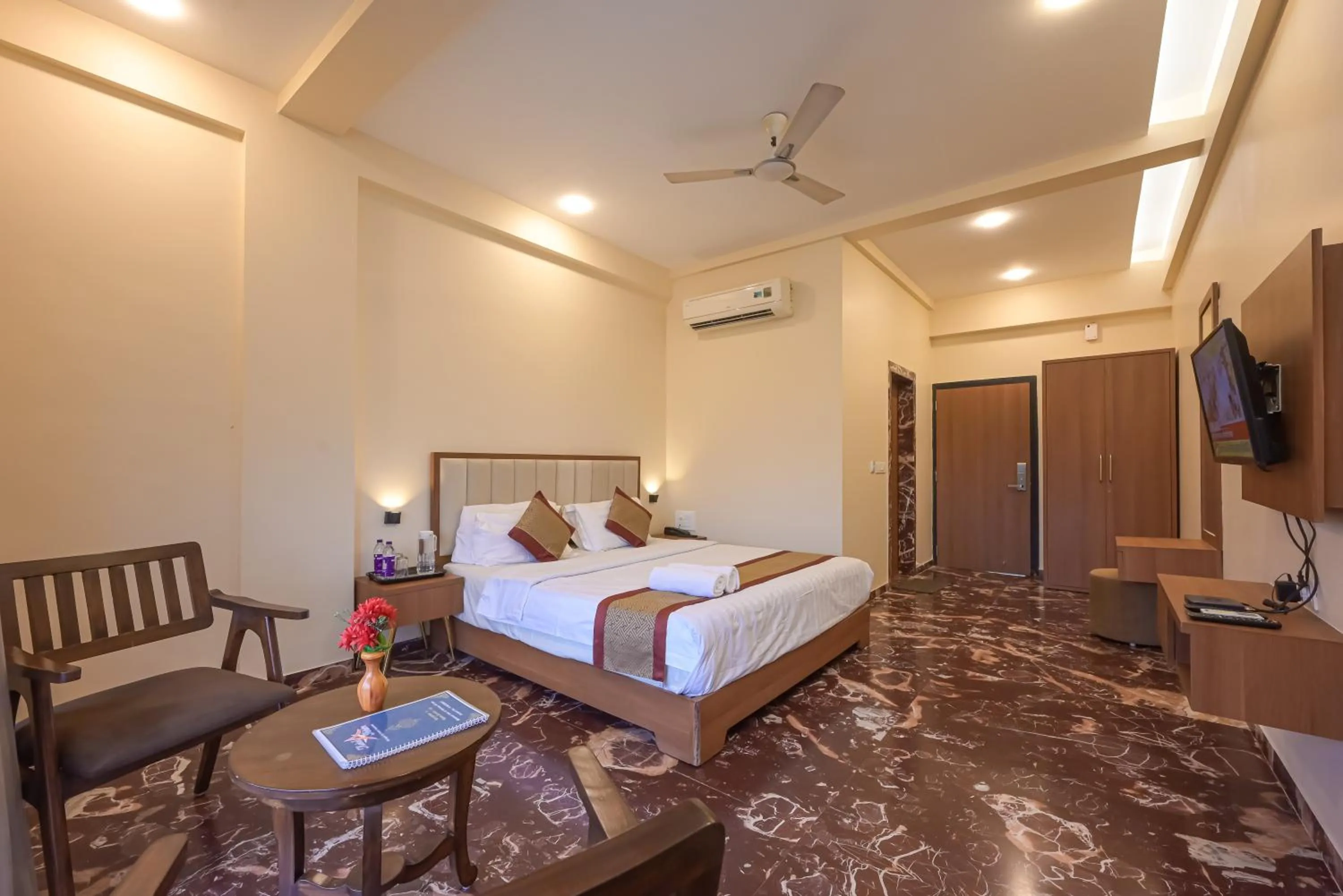 Bed in Hotel Aristro Lonavala