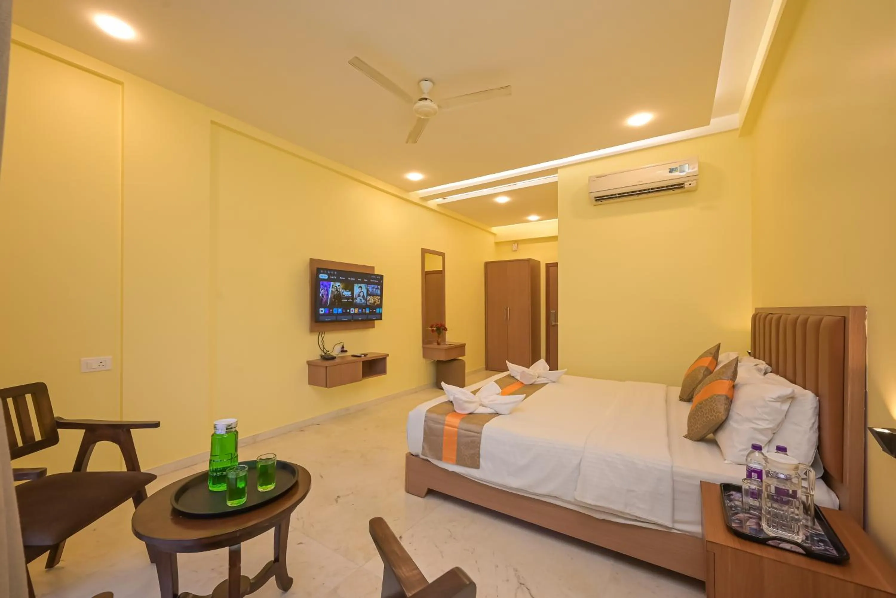 Bed in Hotel Aristro Lonavala