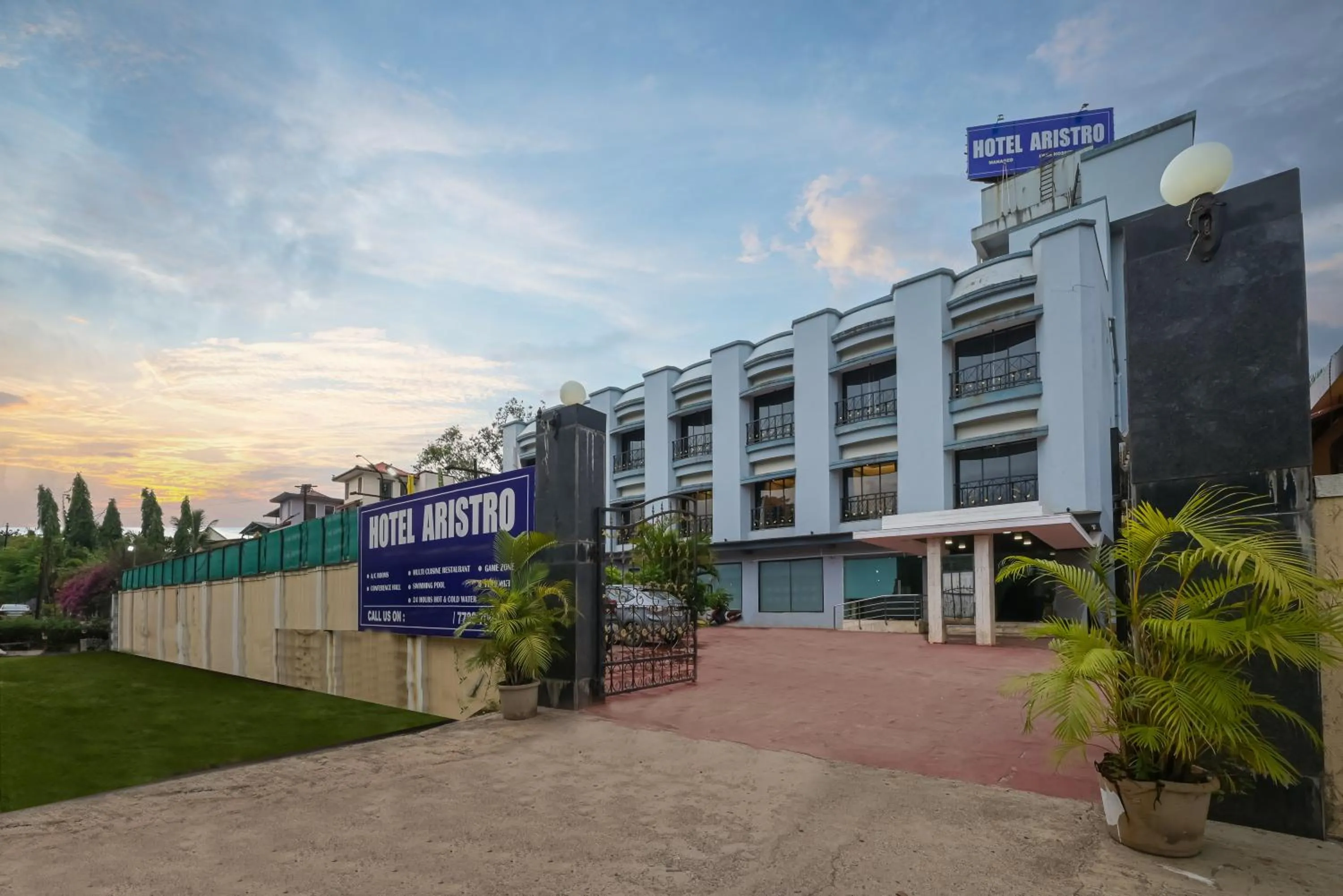 Property building in Hotel Aristro Lonavala