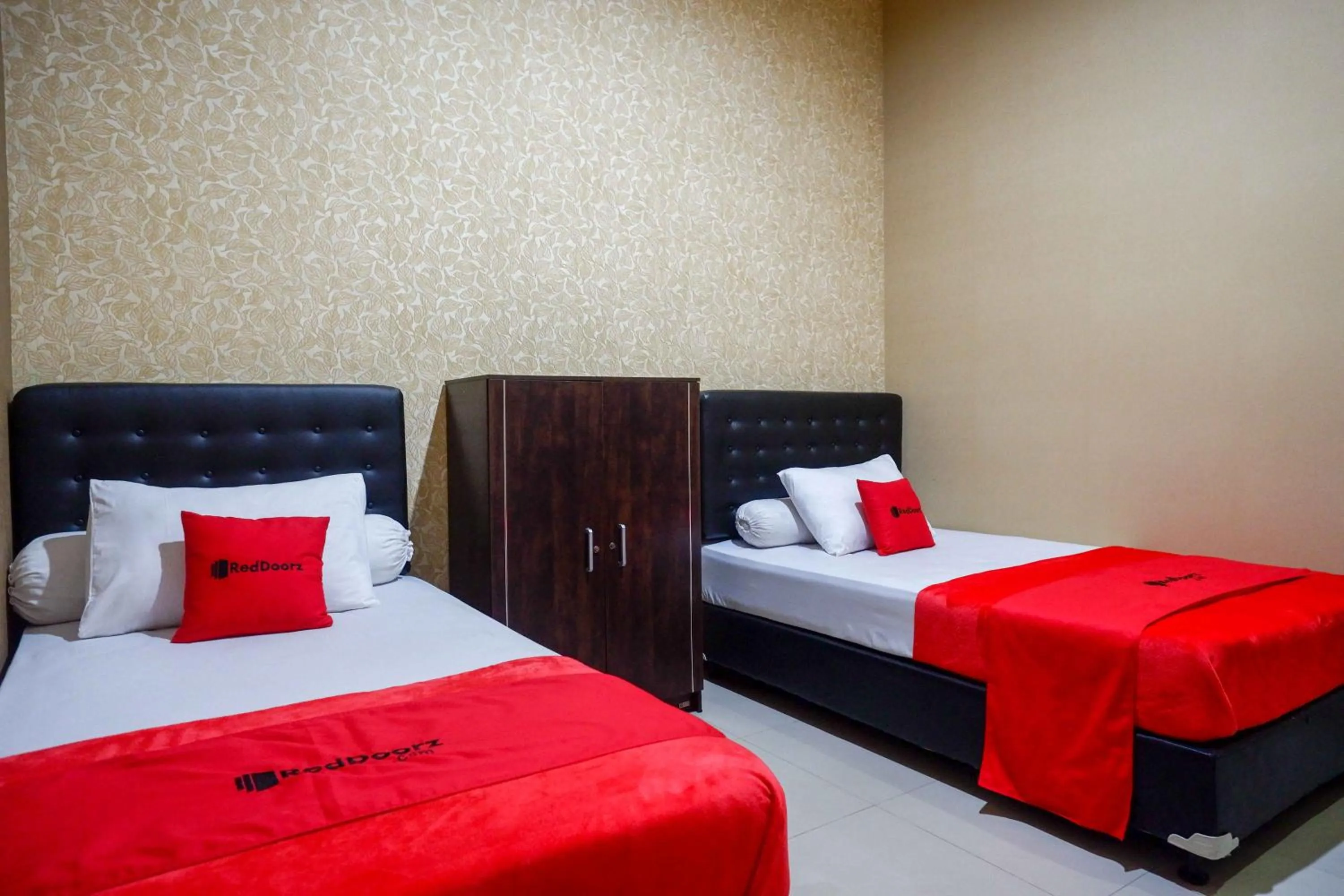 Bedroom in RedDoorz Syariah near PLTU Cilacap