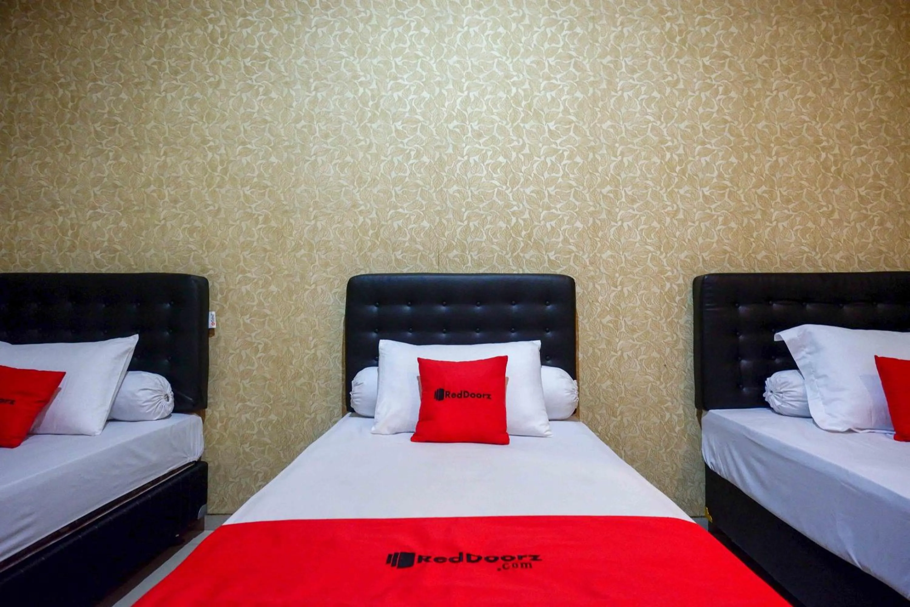 Bedroom in RedDoorz Syariah near PLTU Cilacap