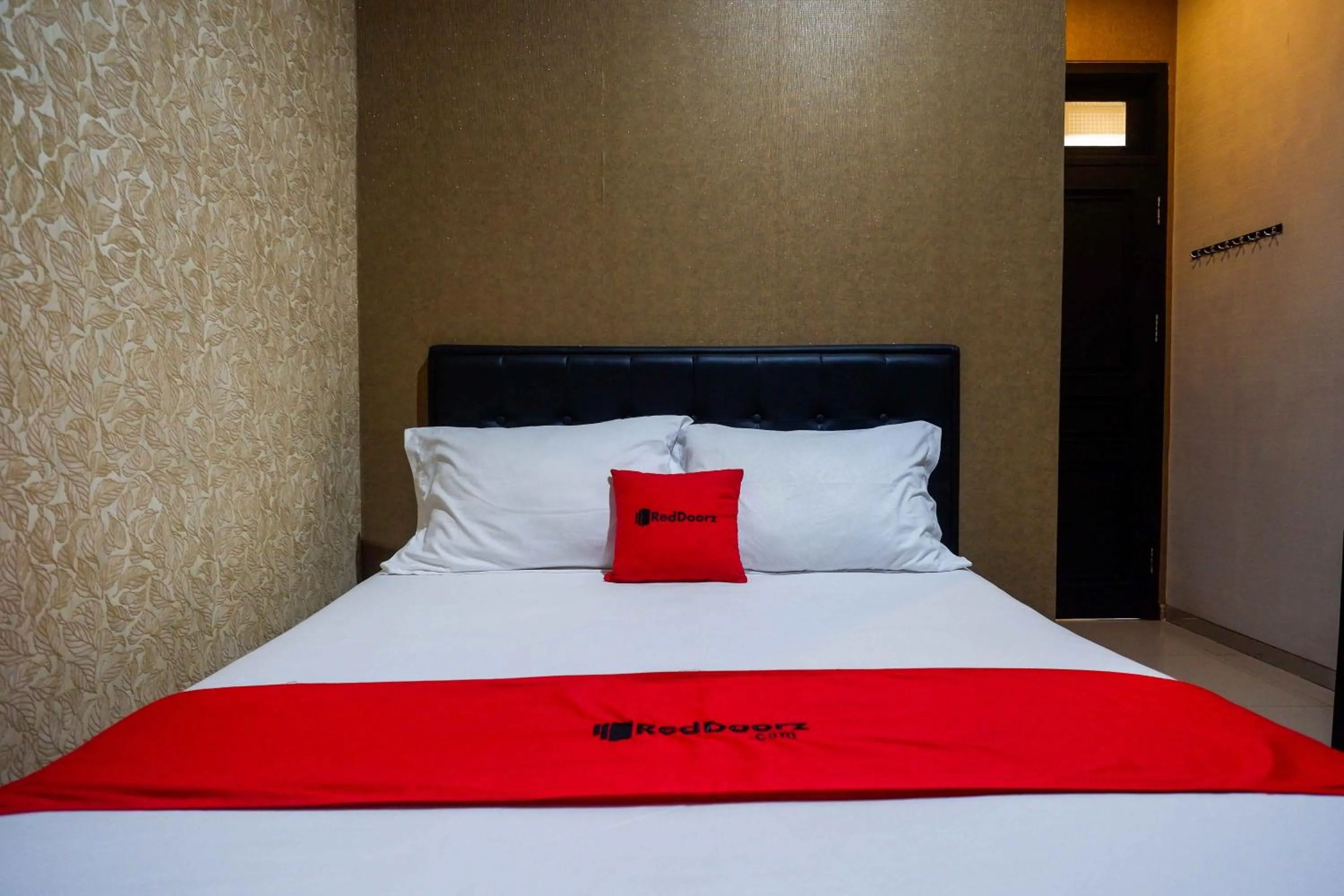 Bedroom in RedDoorz Syariah near PLTU Cilacap