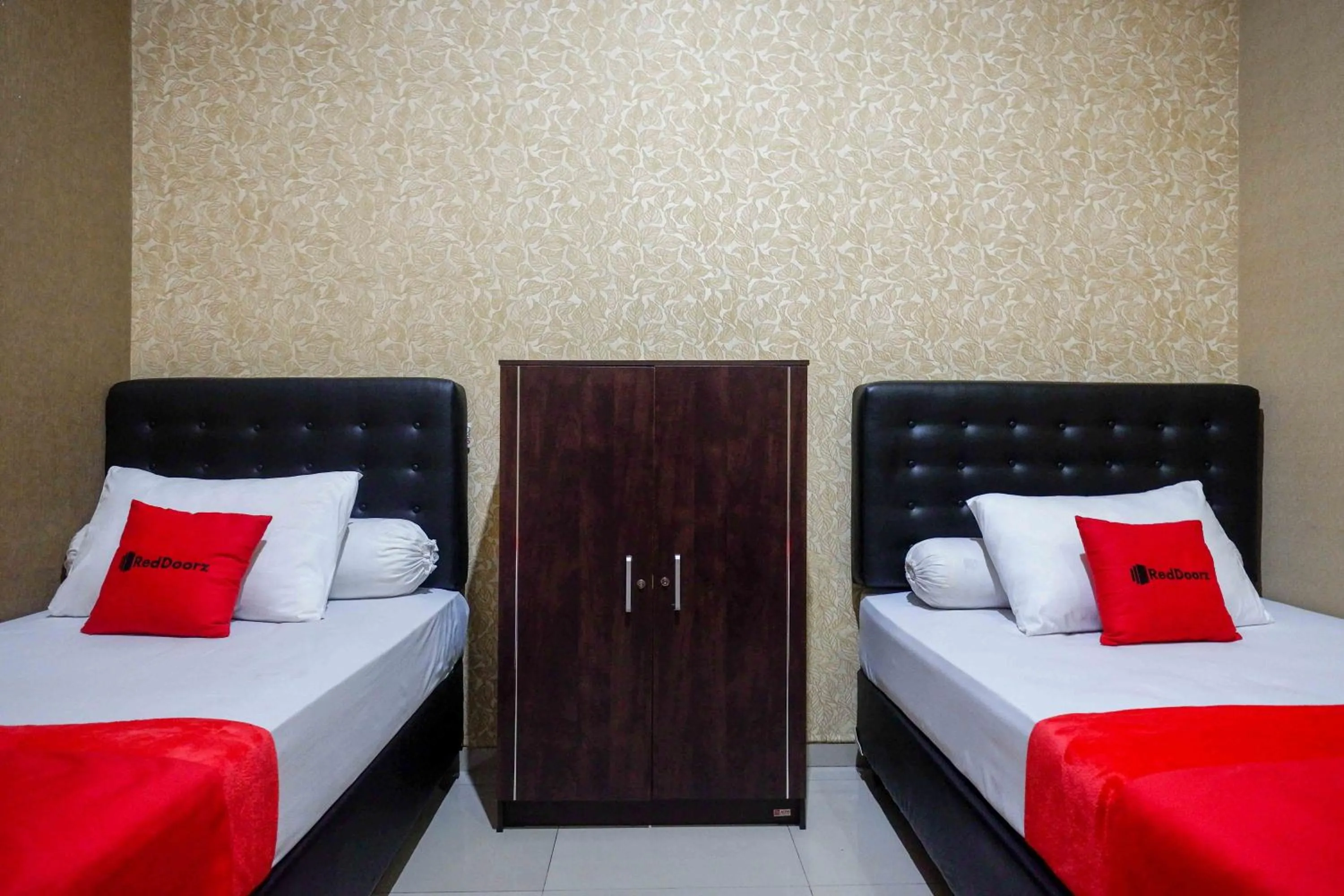 Bedroom in RedDoorz Syariah near PLTU Cilacap