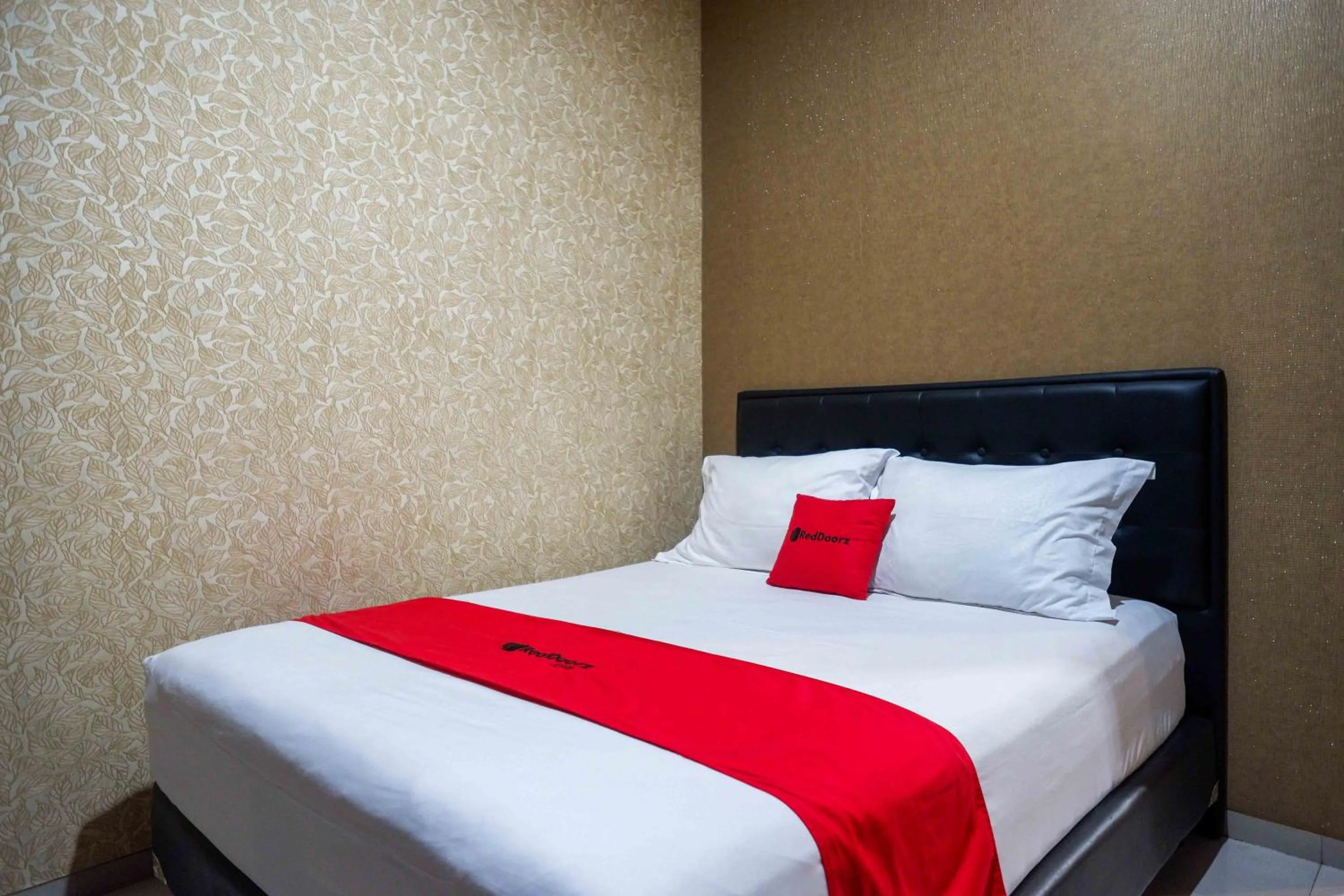 Bedroom in RedDoorz Syariah near PLTU Cilacap