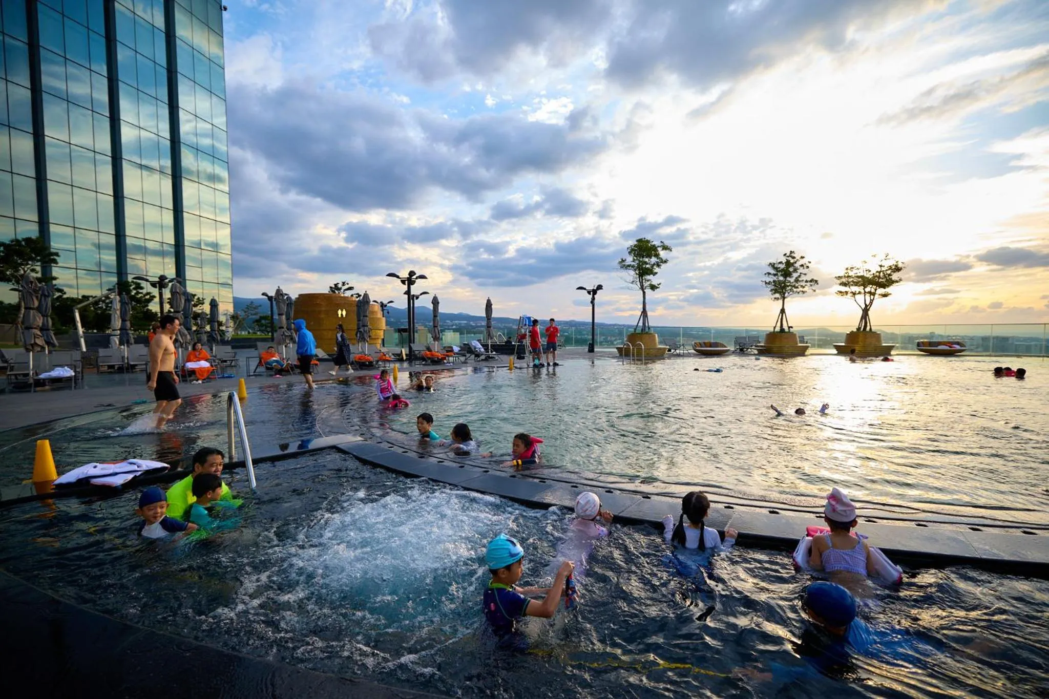 Swimming pool in Grand Hyatt Jeju