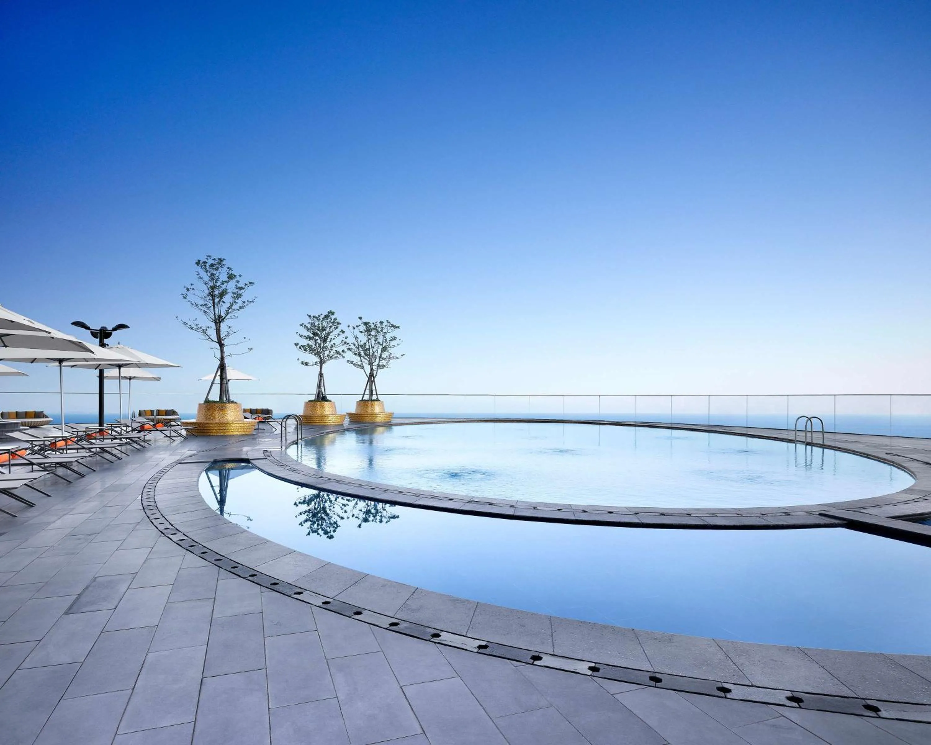 Swimming pool in Grand Hyatt Jeju