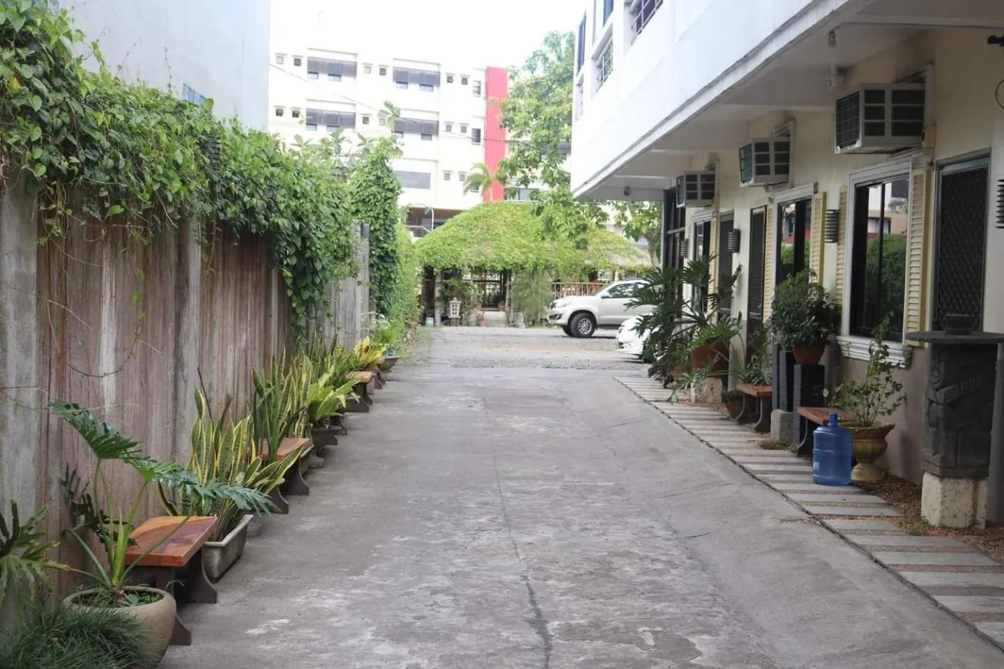 Photo of the whole room in RedDoorz near Colgante Bridge Naga City