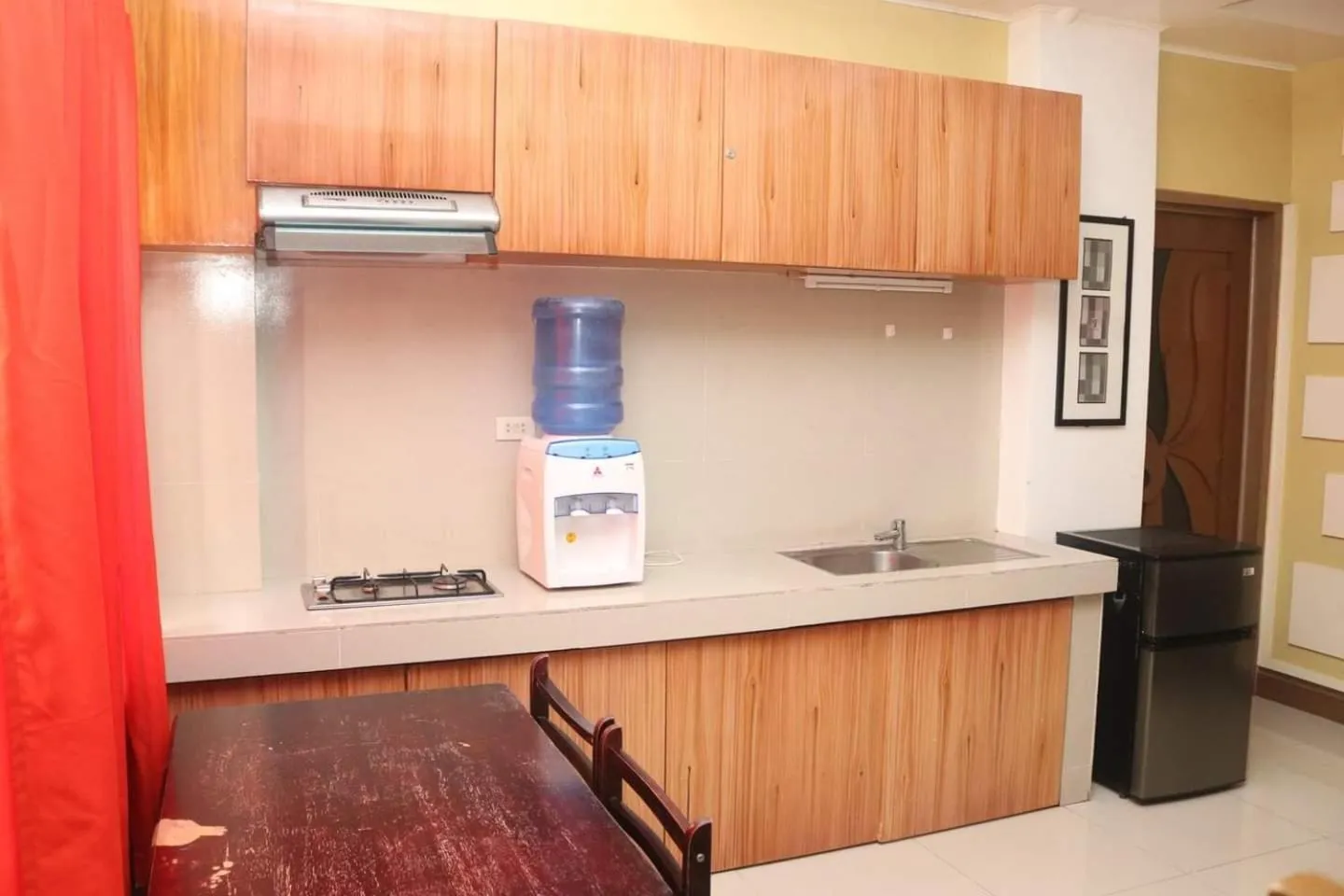 Kitchen or kitchenette in RedDoorz near Colgante Bridge Naga City