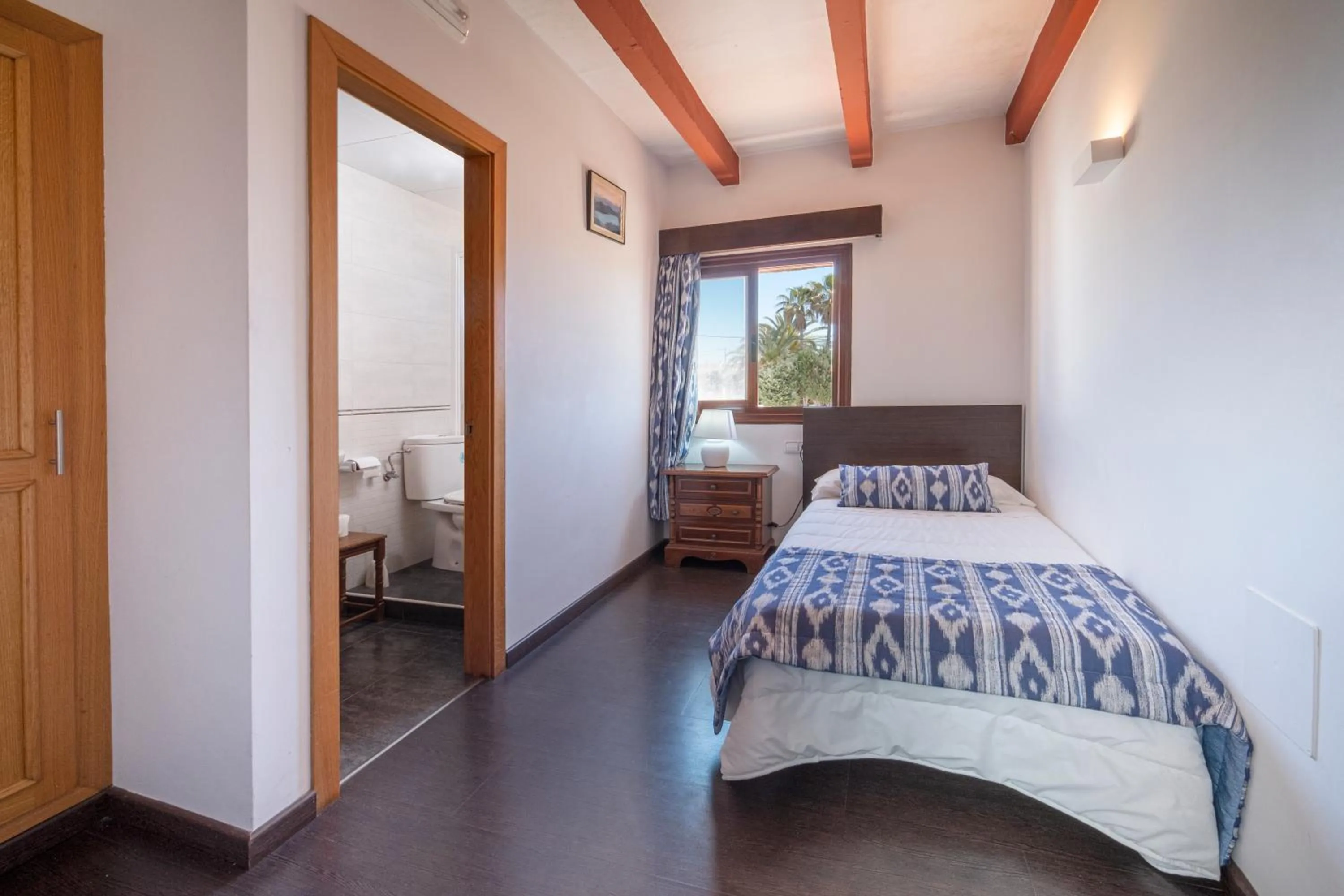 Photo of the whole room, Bed in Castell de Lô