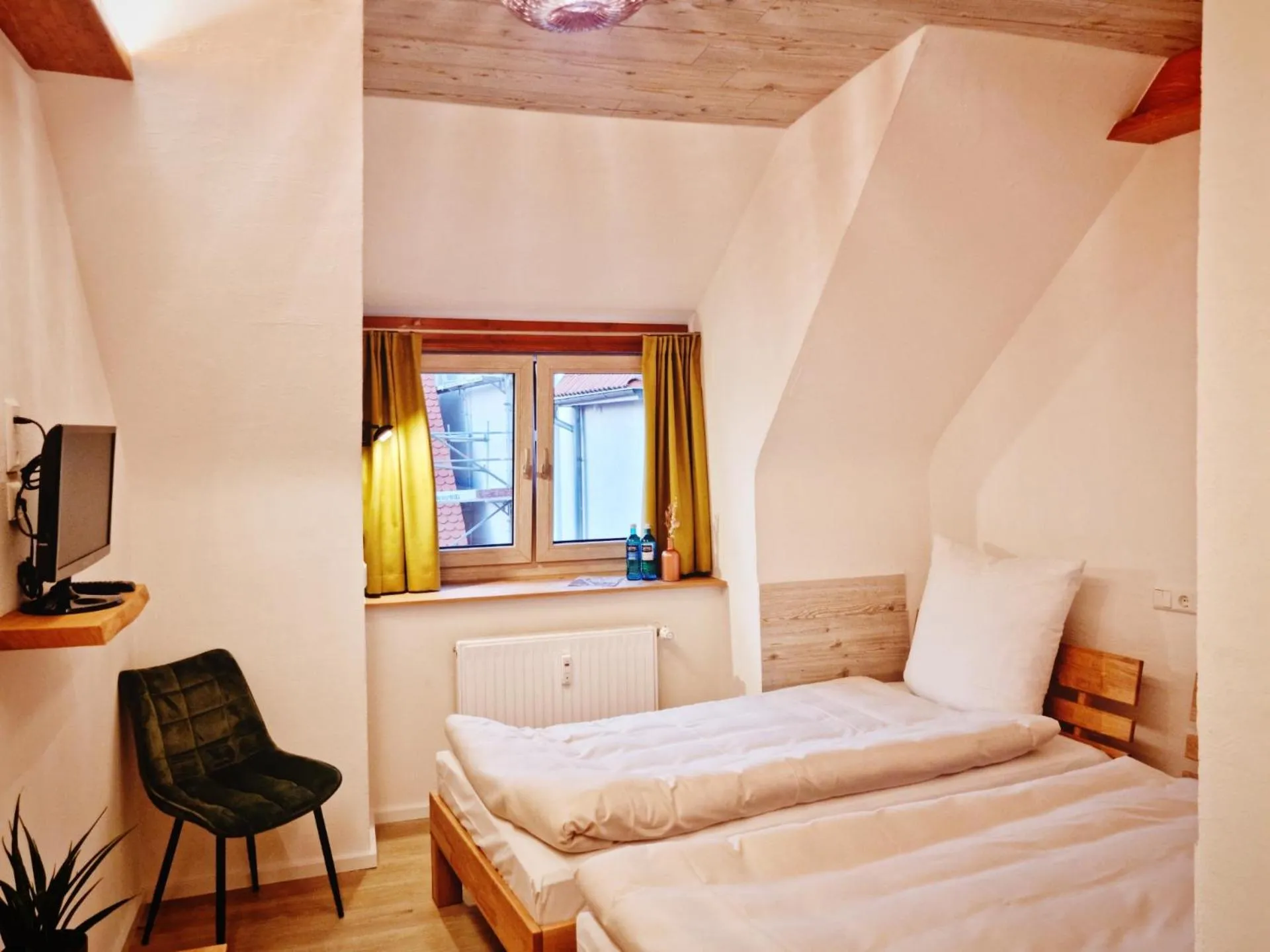 Bedroom, Bed in Wirtshaus Zum Lowen