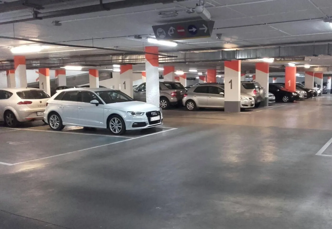 Parking in Hotel BESTPRICE Girona