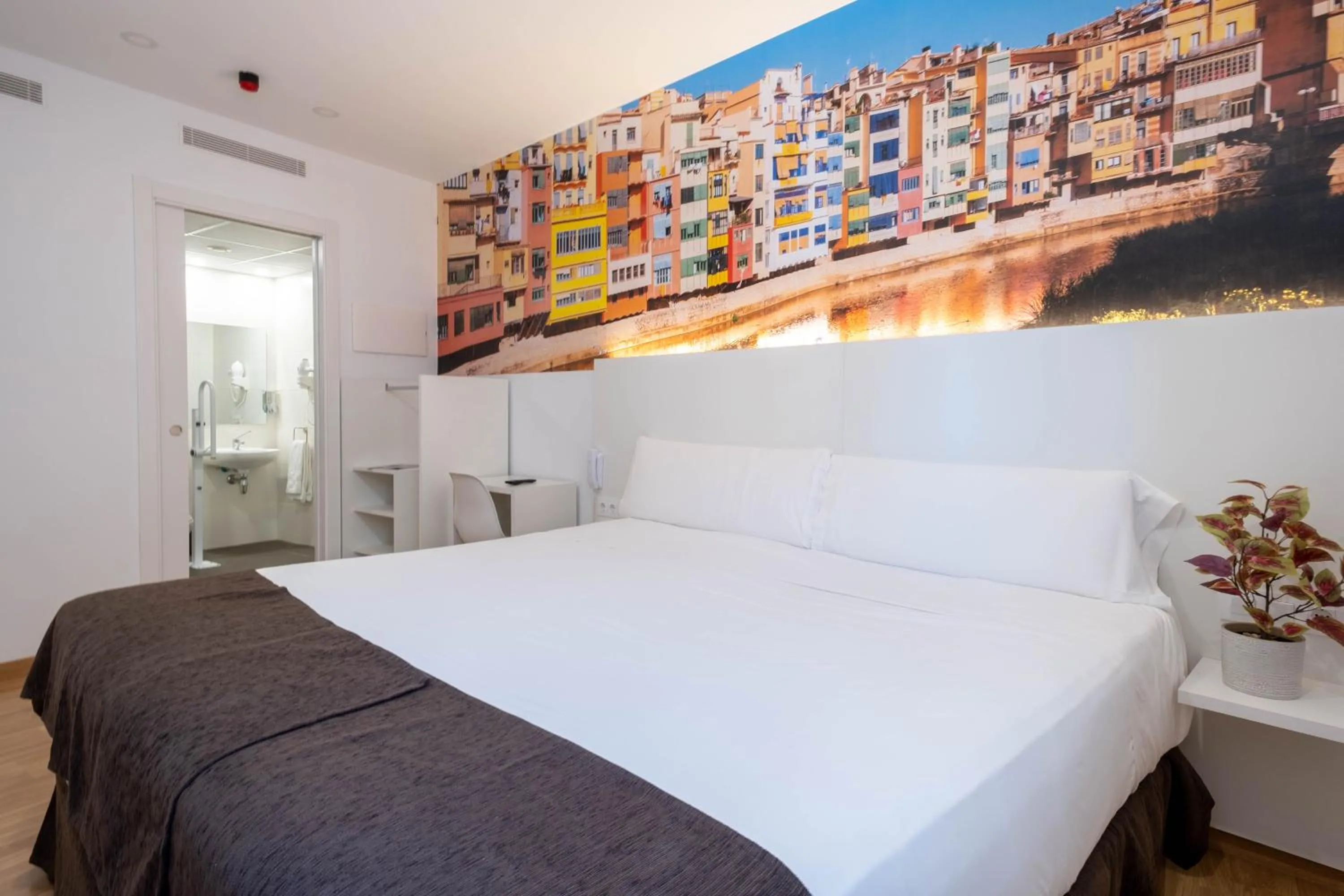 Bed in Hotel BESTPRICE Girona
